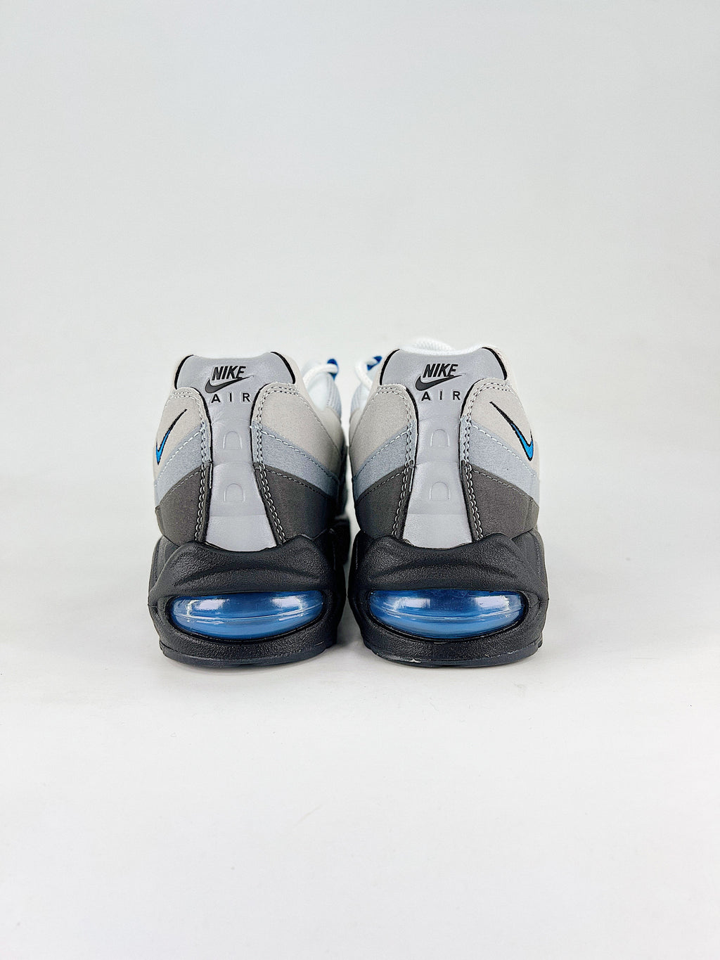 Air Max 95 – Negro / Blanco / Azul