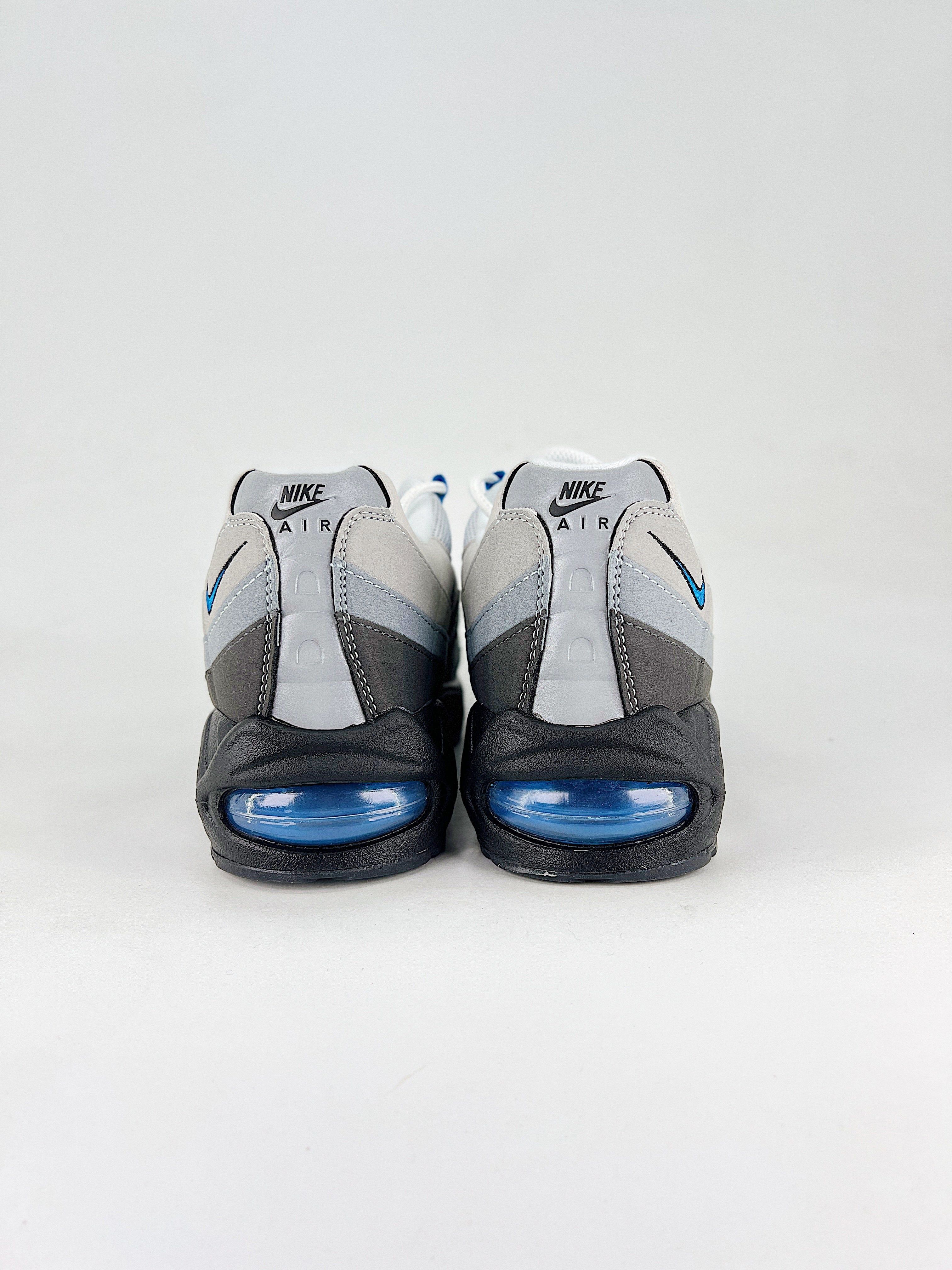 Air Max 95 – Negro / Blanco / Azul