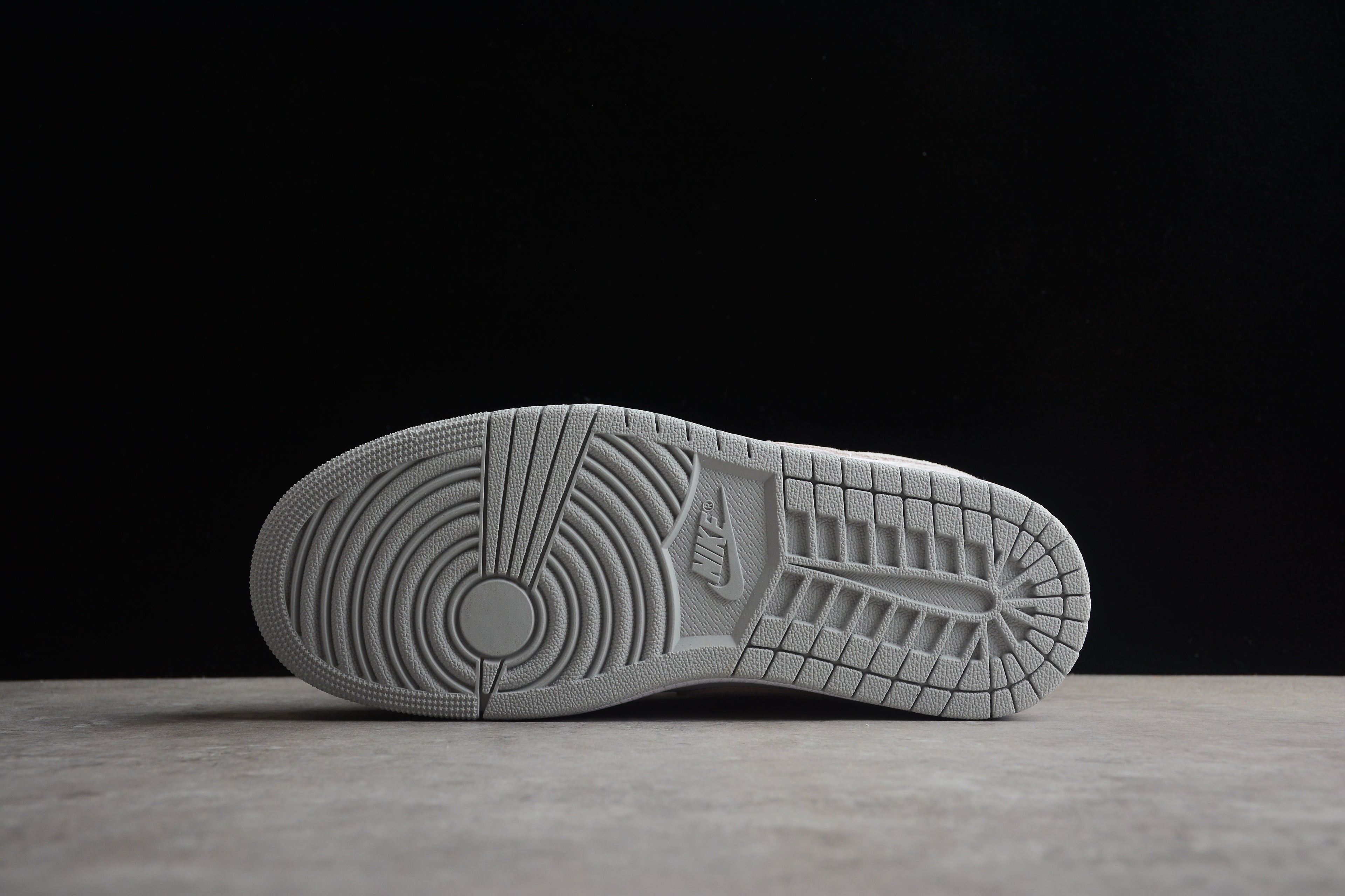 Jordan 1 Low – Gris / Blanco