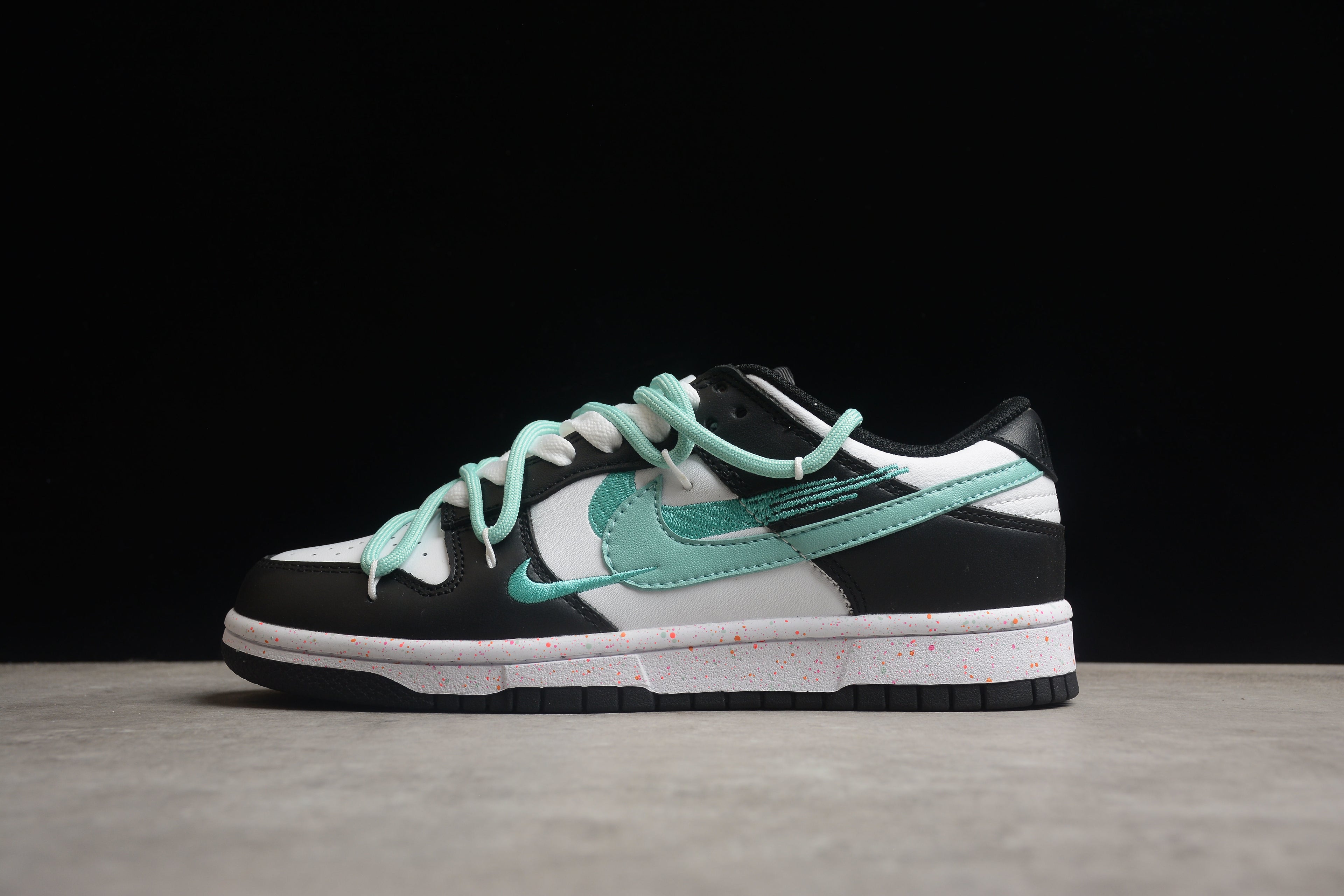 Dunk SB – Negro / Blanco / Turquesa