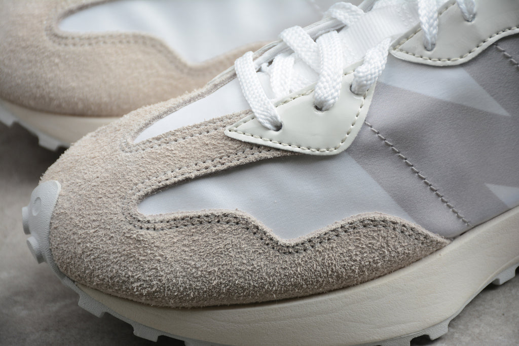 New Balance 327 – Blanco / Beige