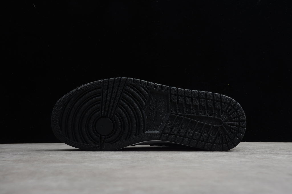 Jordan 1 Low – Negro / Dorado
