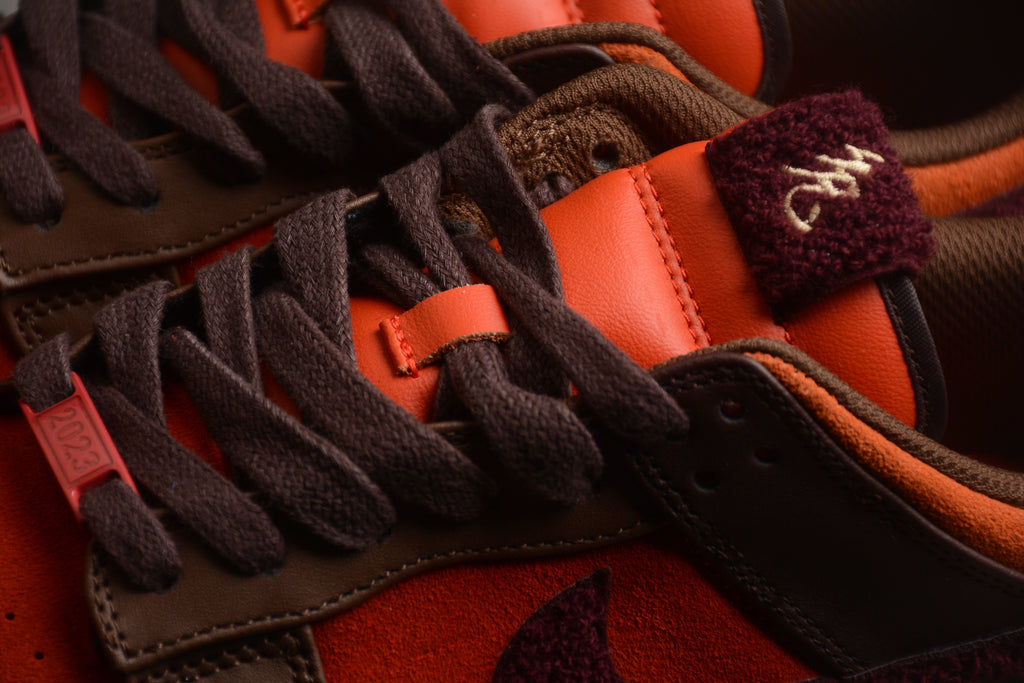 Dunk SB – Marrón / Rojo