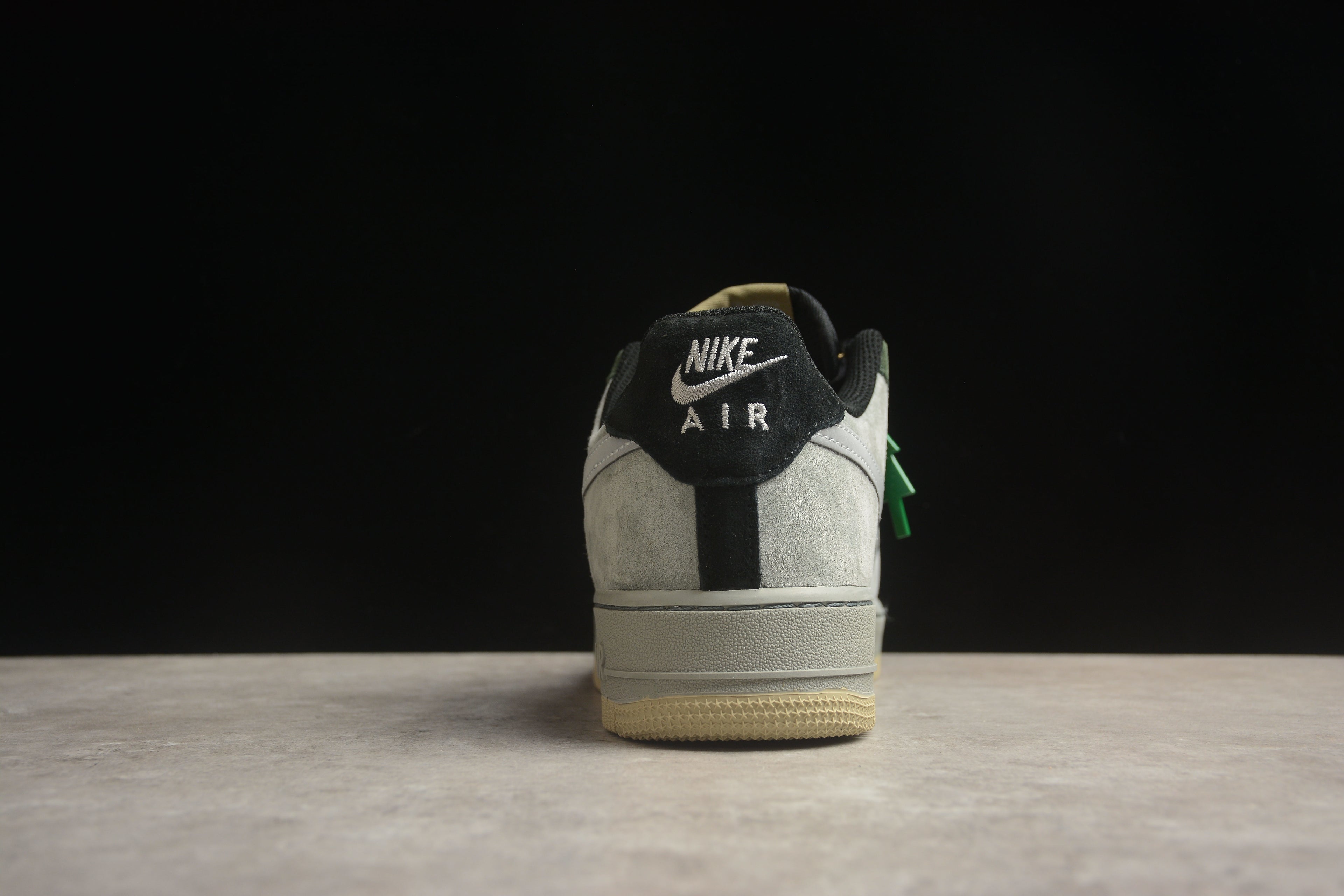 Air Force 1 Low – Gris / Marrón / Negro