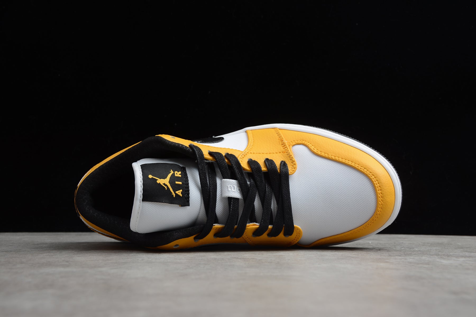 Jordan 1 Low – Amarillo / Blanco