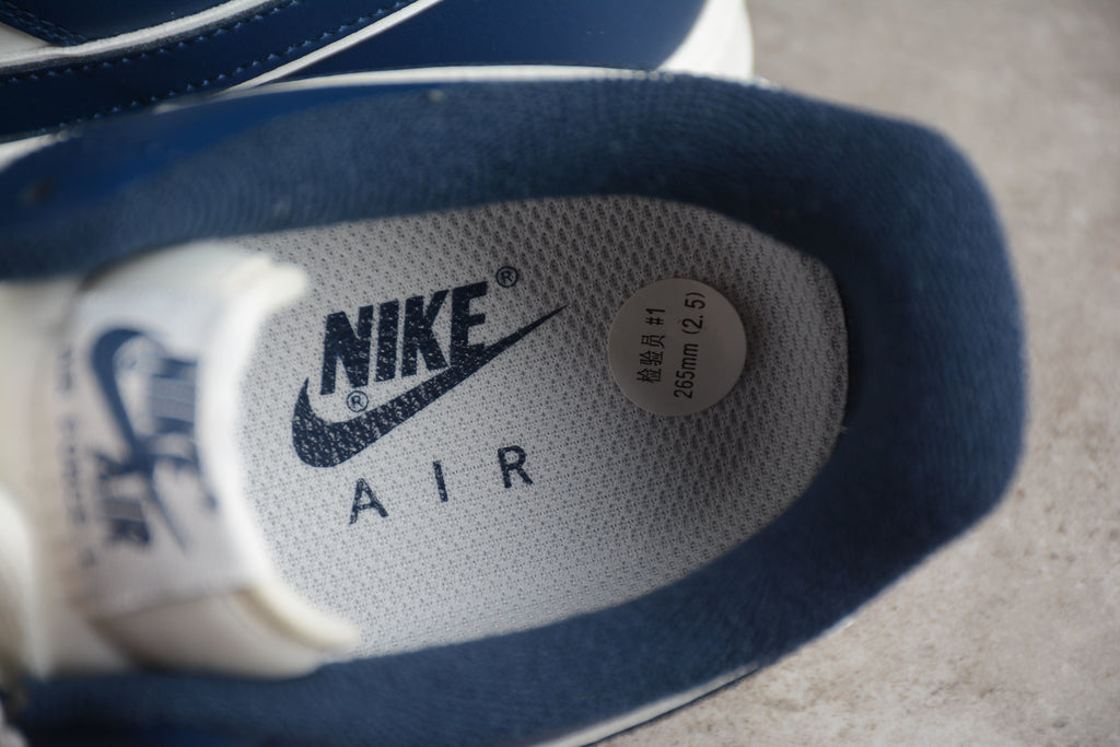 Air Force 1 Low – Azul Oscuro / Blanco