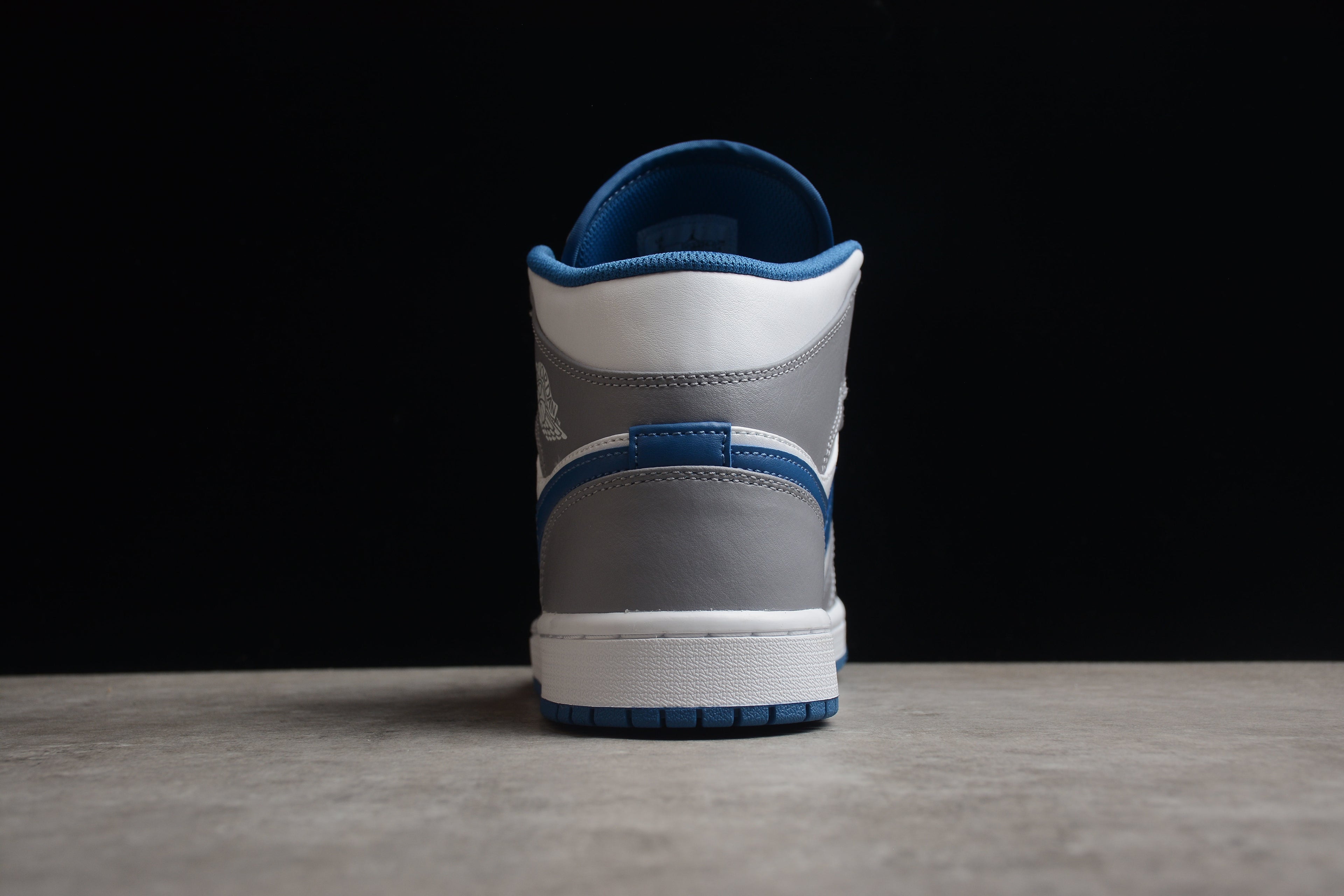 Air Jordan 1 Mid – Blanco / Gris