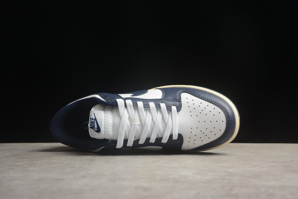 Dunk SB – Azul Oscuro / Blanco