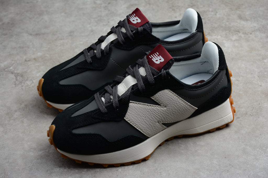 New Balance 327 – Negro / Blanco