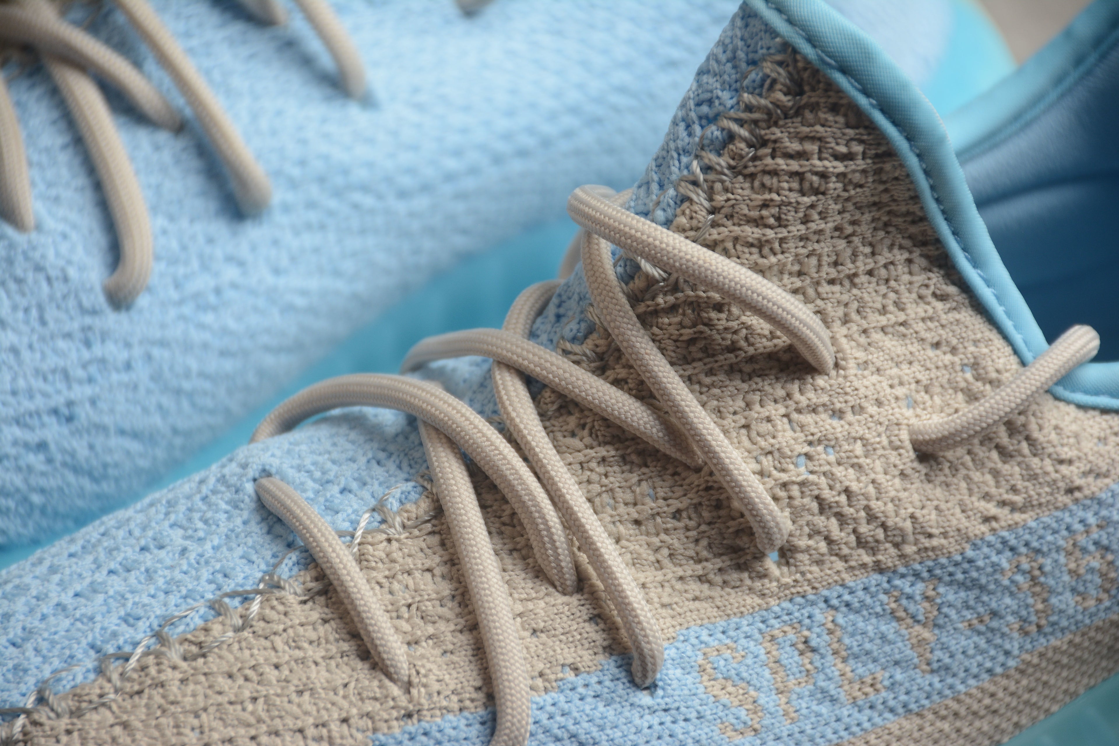 Adidas Yeezy 350 – Gris / Azul
