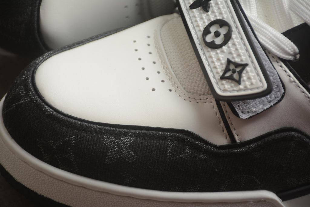 Louis Vuitton Trainer Low – Negro / Blanco
