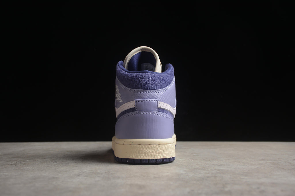 Air Jordan 1 Mid – Lila