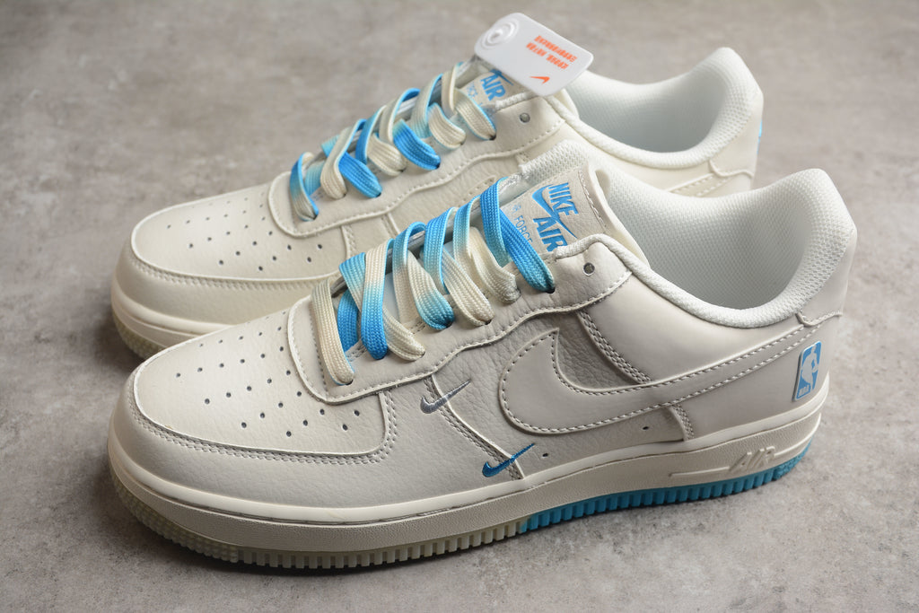 Nike Air Force 1 Low – Blanco / Azul