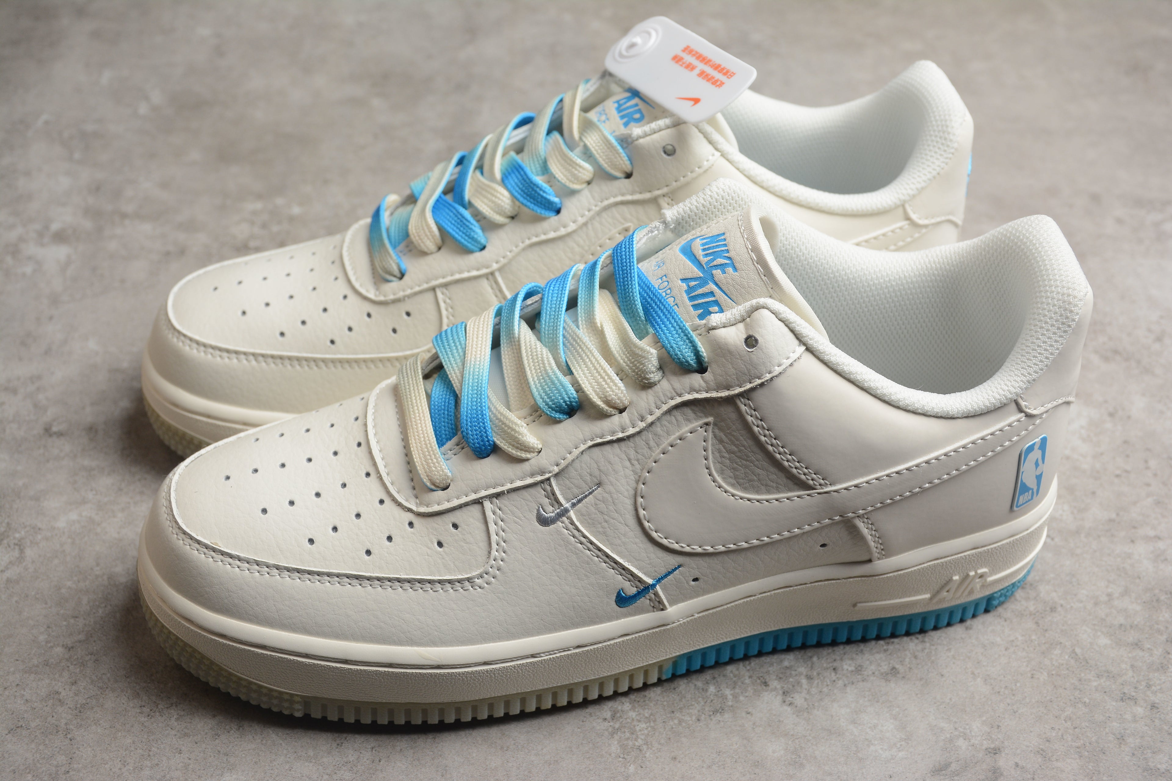Nike Air Force 1 Low – Blanco / Azul