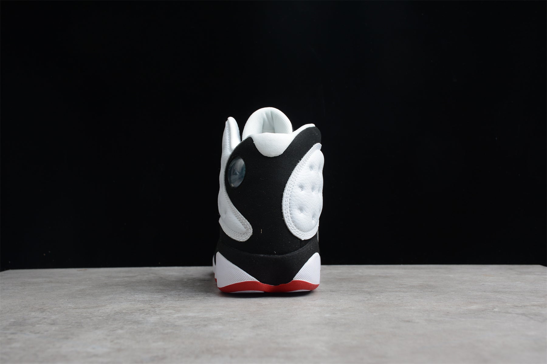 Air Jordan 13 – Blanco / Negro / Rojo