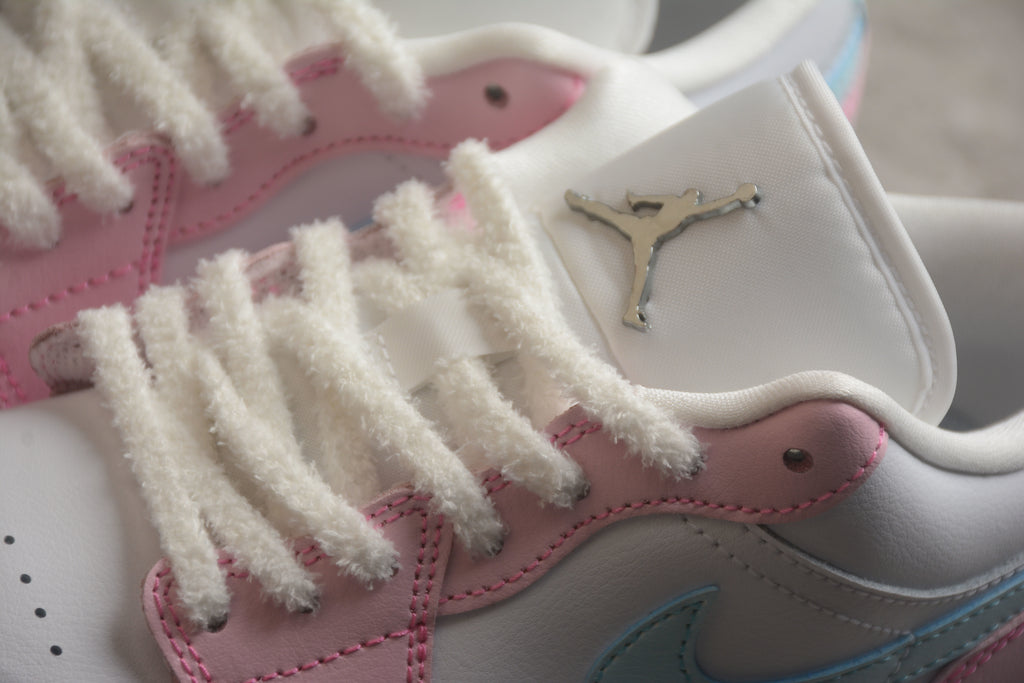 Jordan 1 Low – Rosa / Blanco / Azul