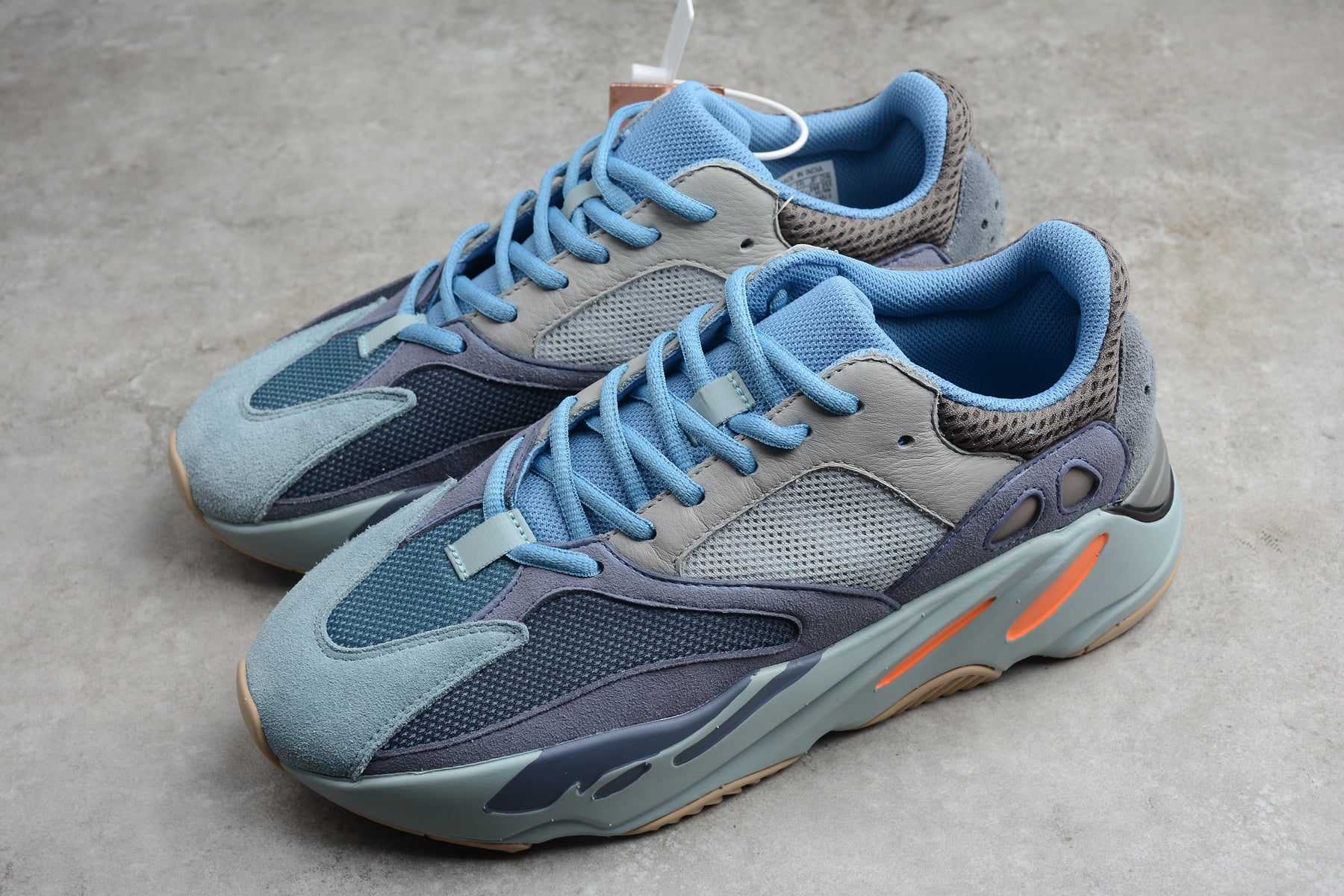 Adidas Yeezy 700 – Azul