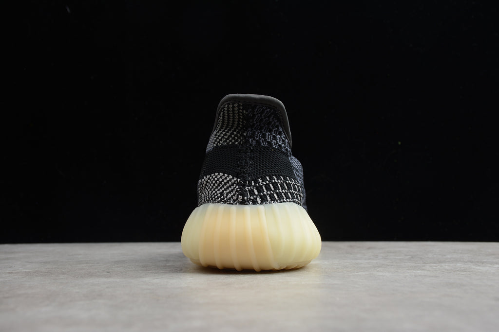 Adidas Yeezy 350 – Negro / Beige