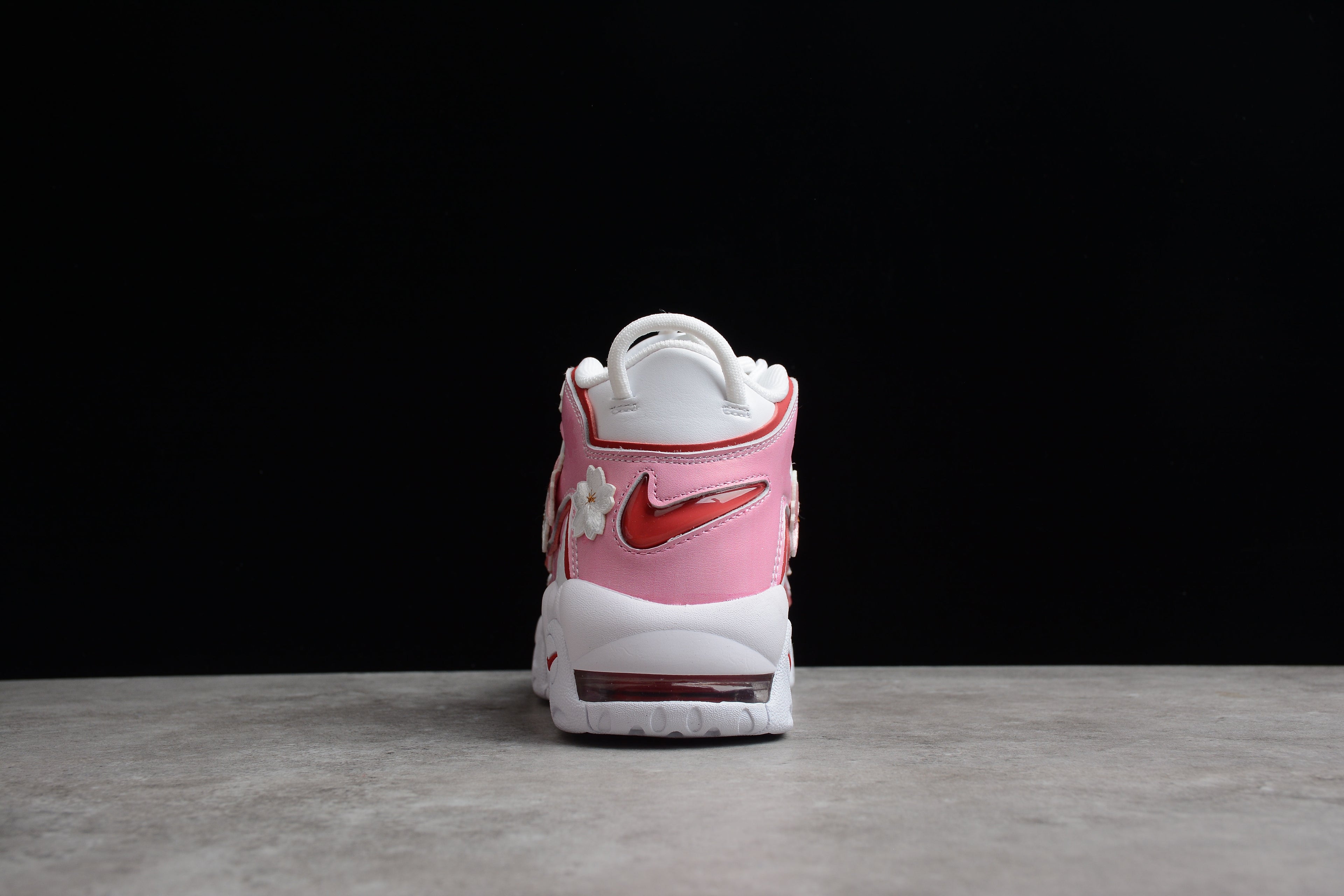 Air More Uptempo – Rosa con Flores