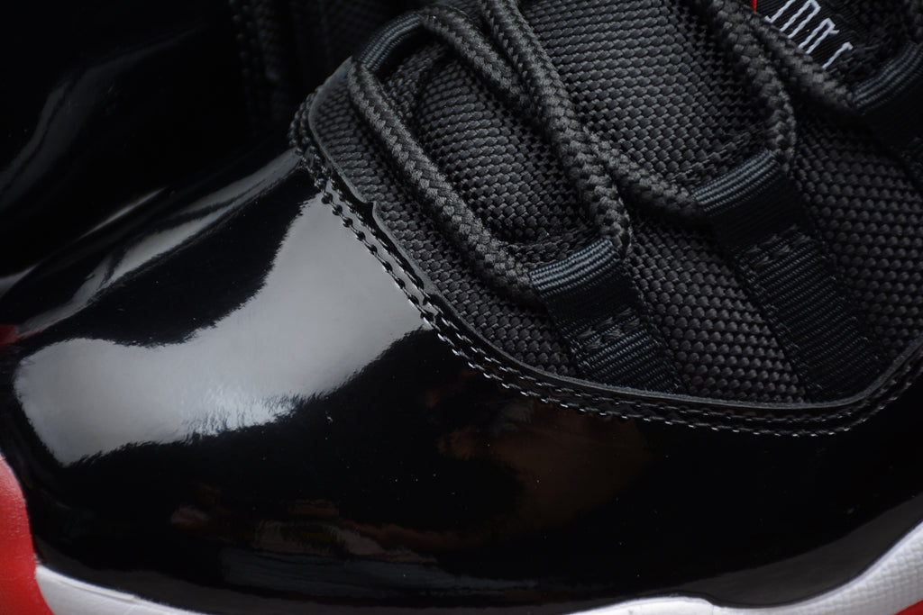 Air Jordan 11 – Negro / Rojo