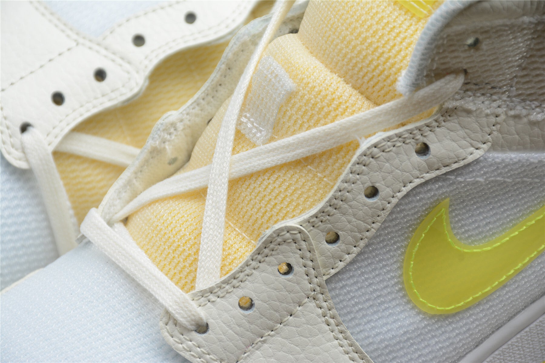 Air Jordan 1 Mid – Dior Amarillo