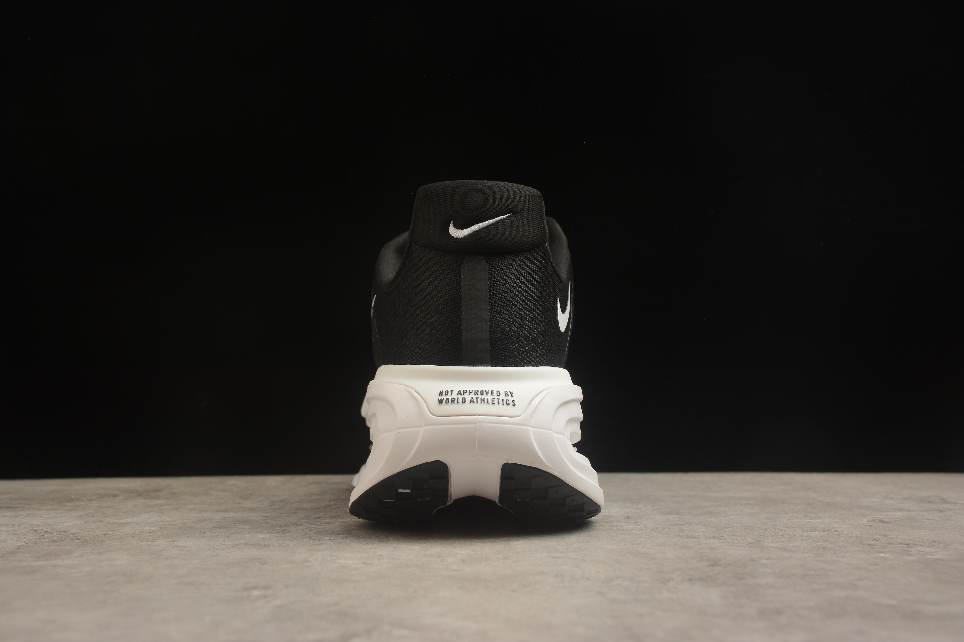 Vomero Premium – Negro / Blanco
