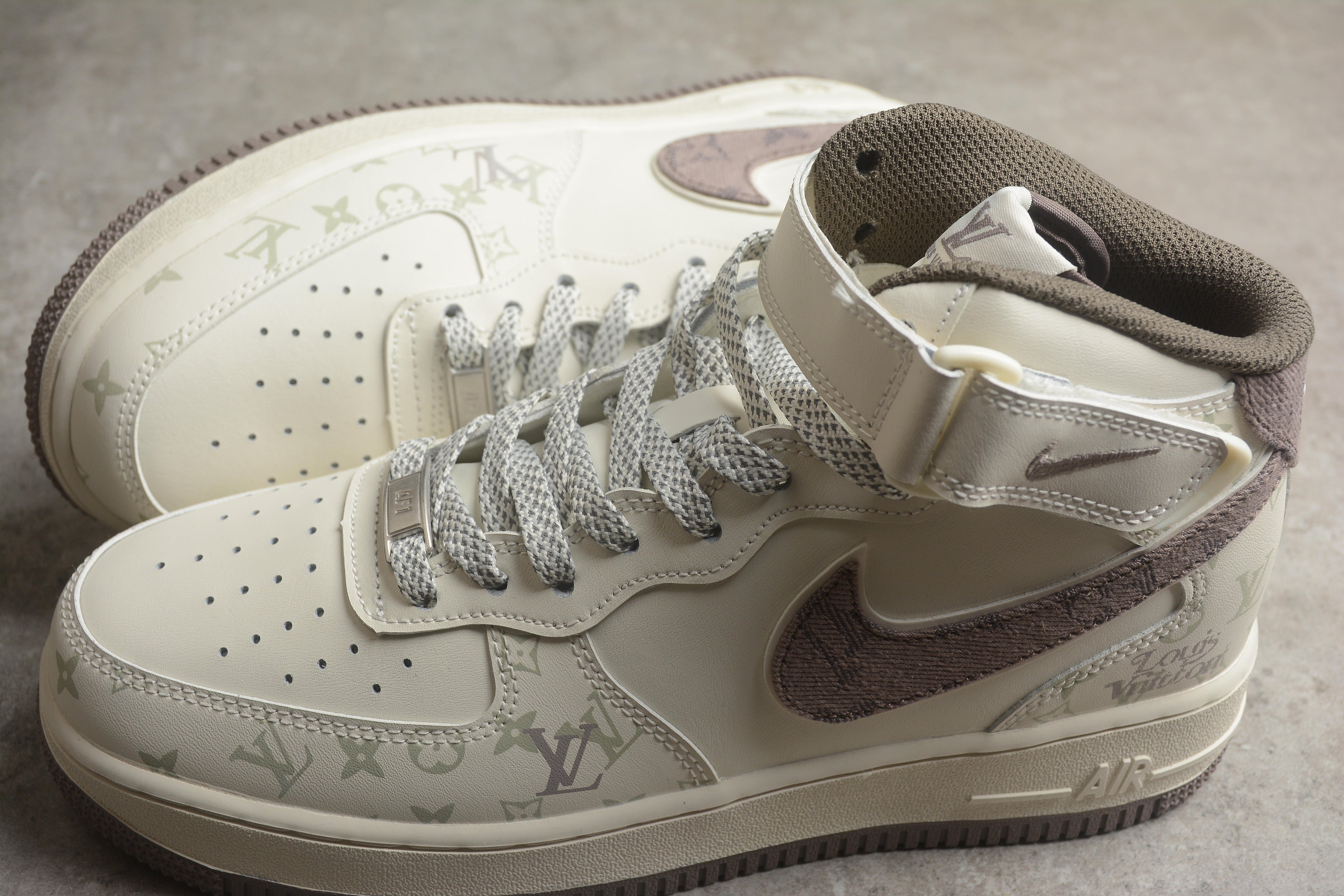 Air Force 1 High LV – Beige / Gris