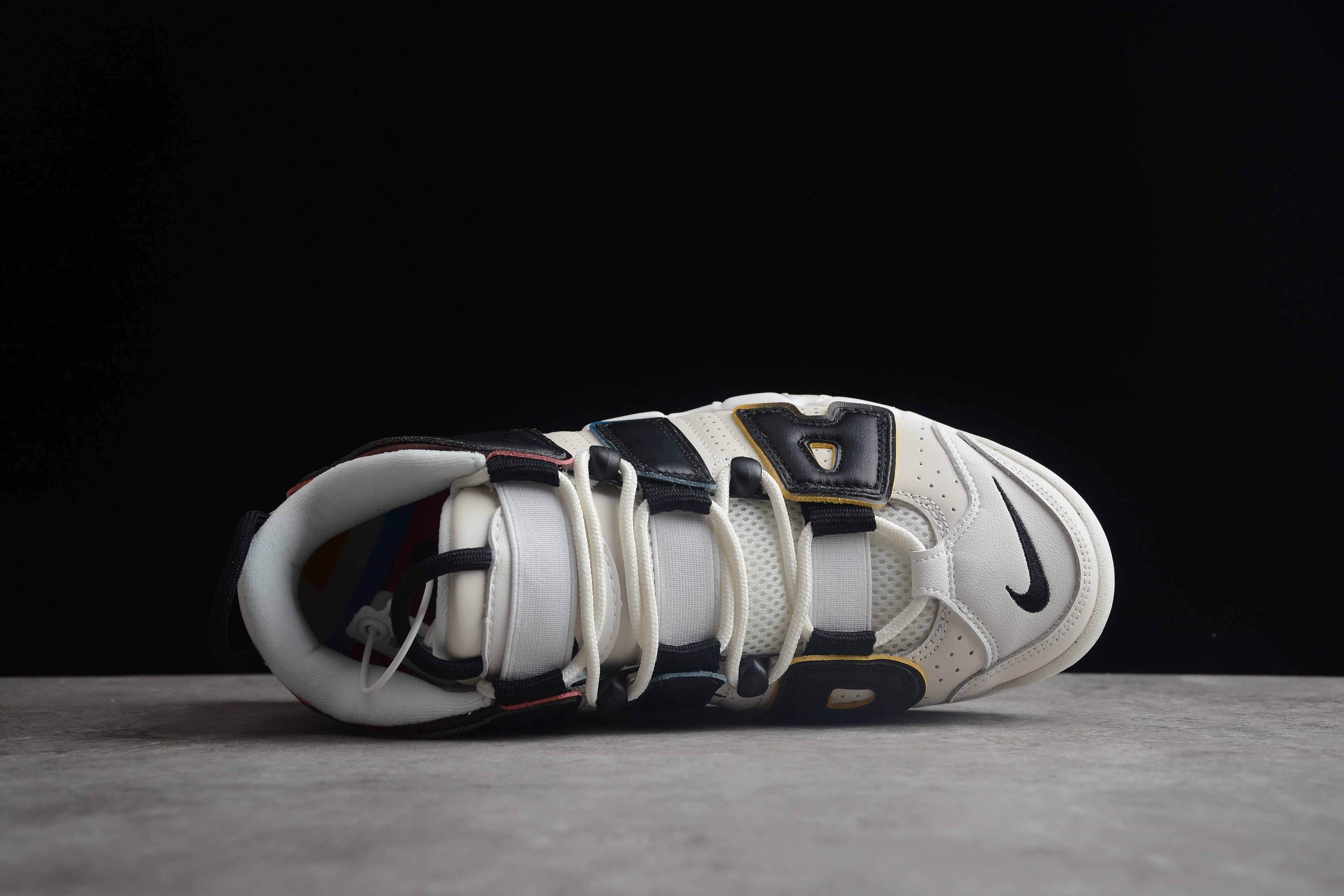 Air More Uptempo – Blanco / Negro