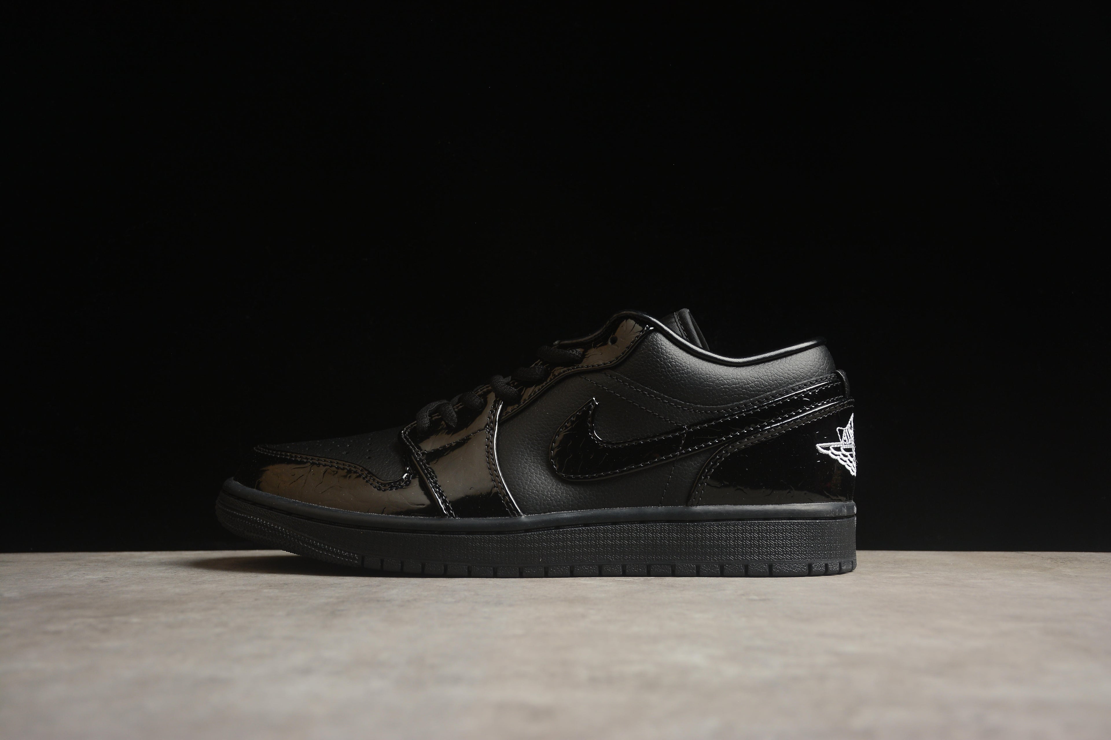 Jordan 1 Low – Negro Brillante