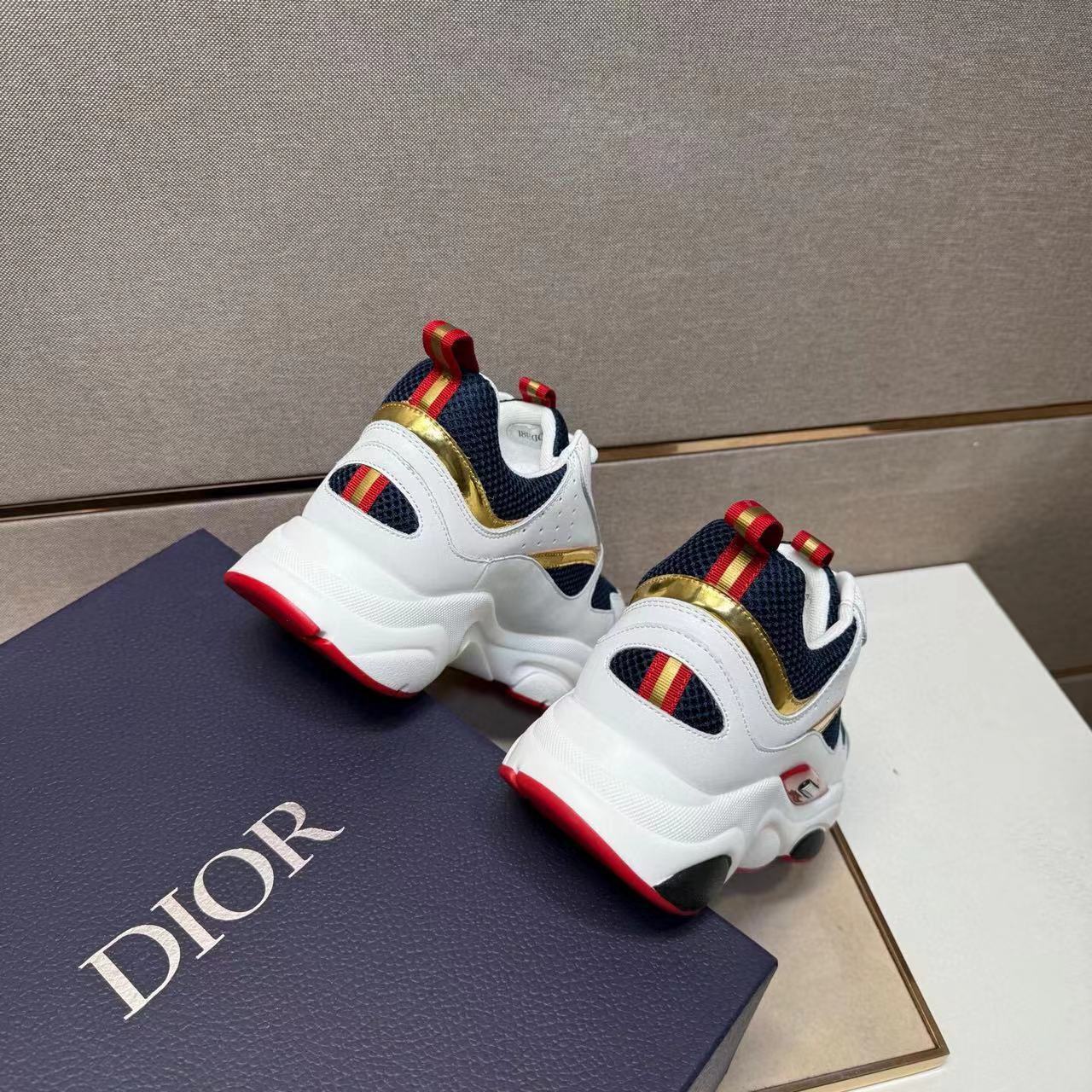 Dior B22 – Blanco / Rojo / Dorado