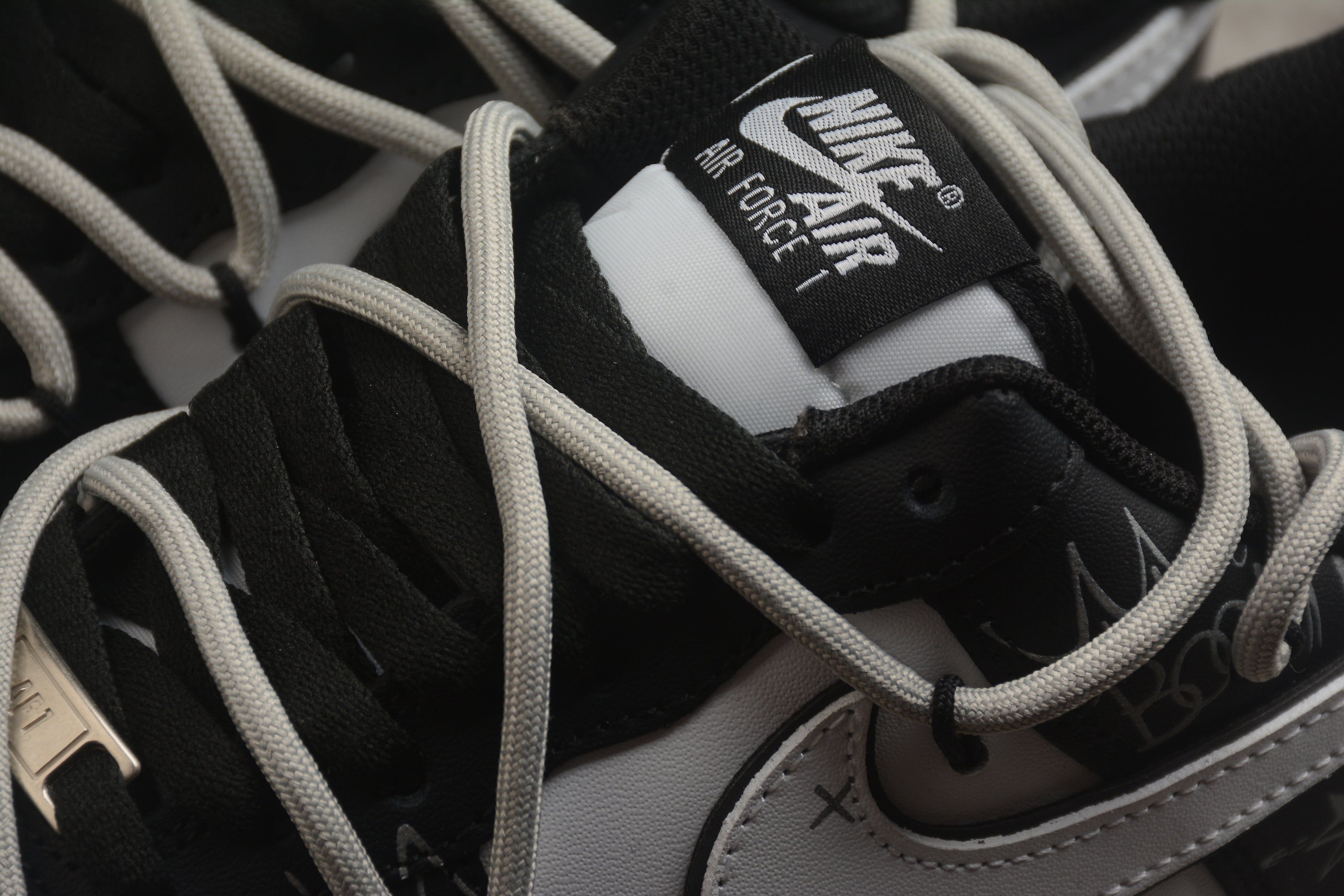 Air Force 1 Low – Negro / Blanco