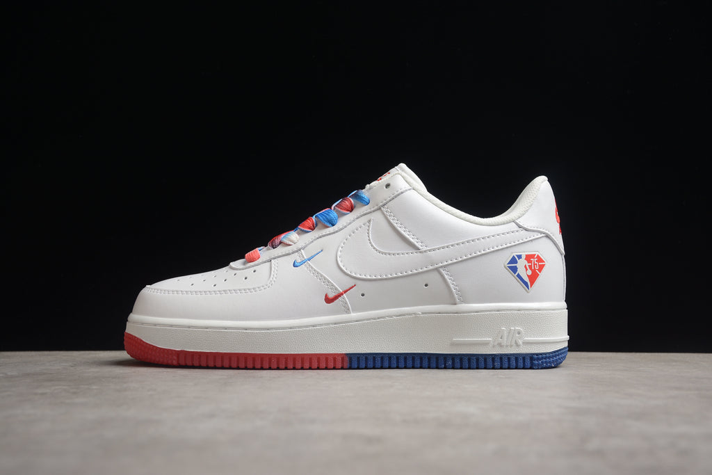 Nike Air Force 1 Low – Blanco / Rojo / Azul