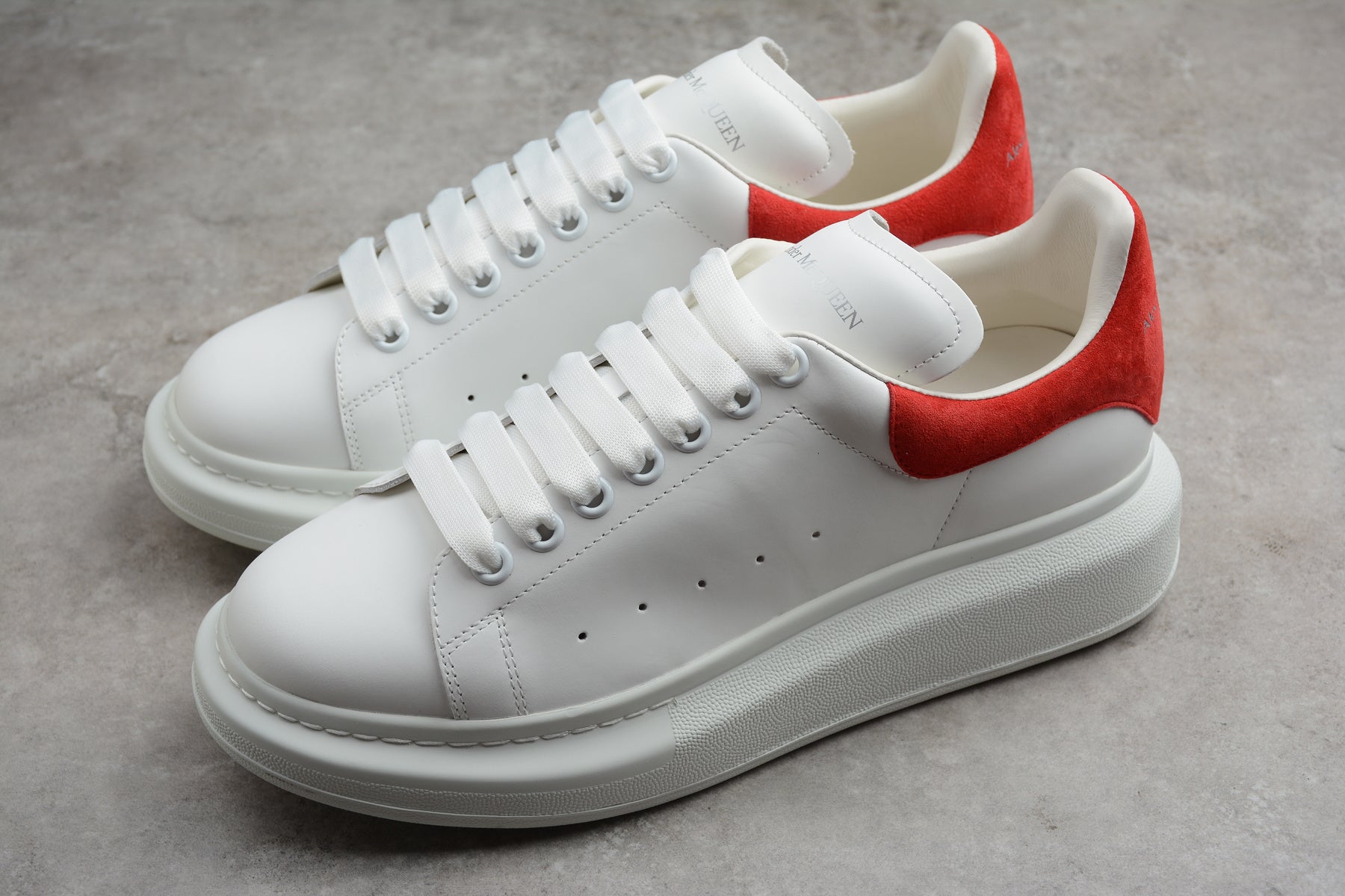 Alexander McQueen – Blanco / Rojo