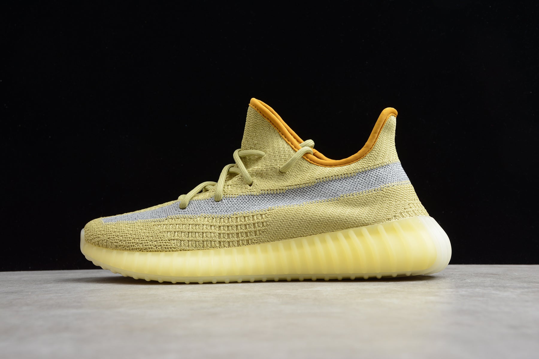 Adidas Yeezy 350 – Amarillo / Gris