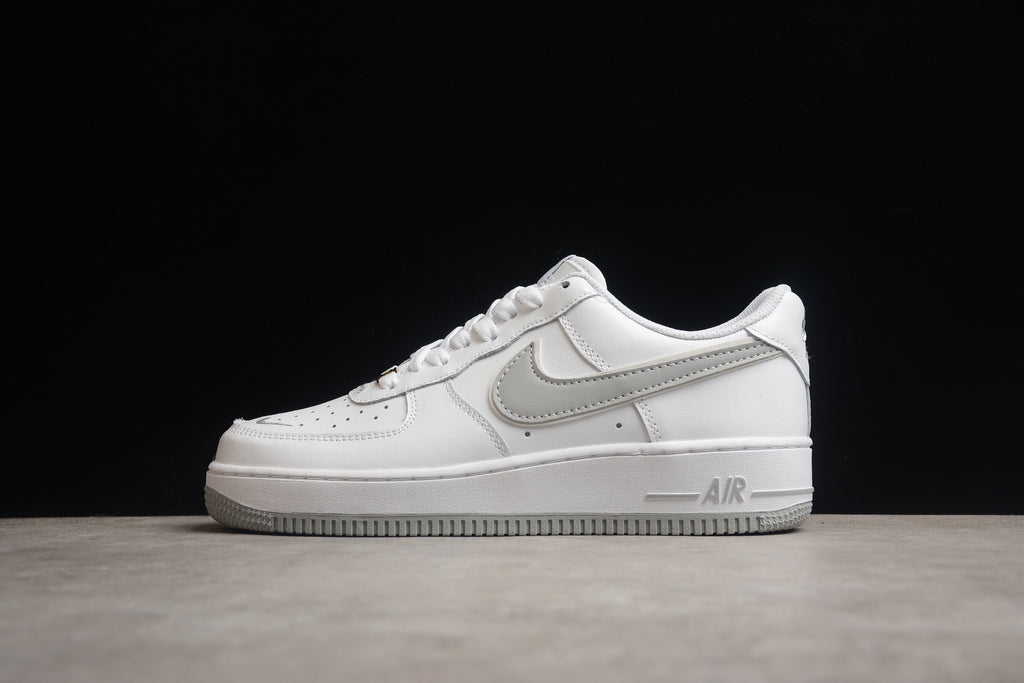 Nike Air Force 1 Low – Blanco / Gris Claro