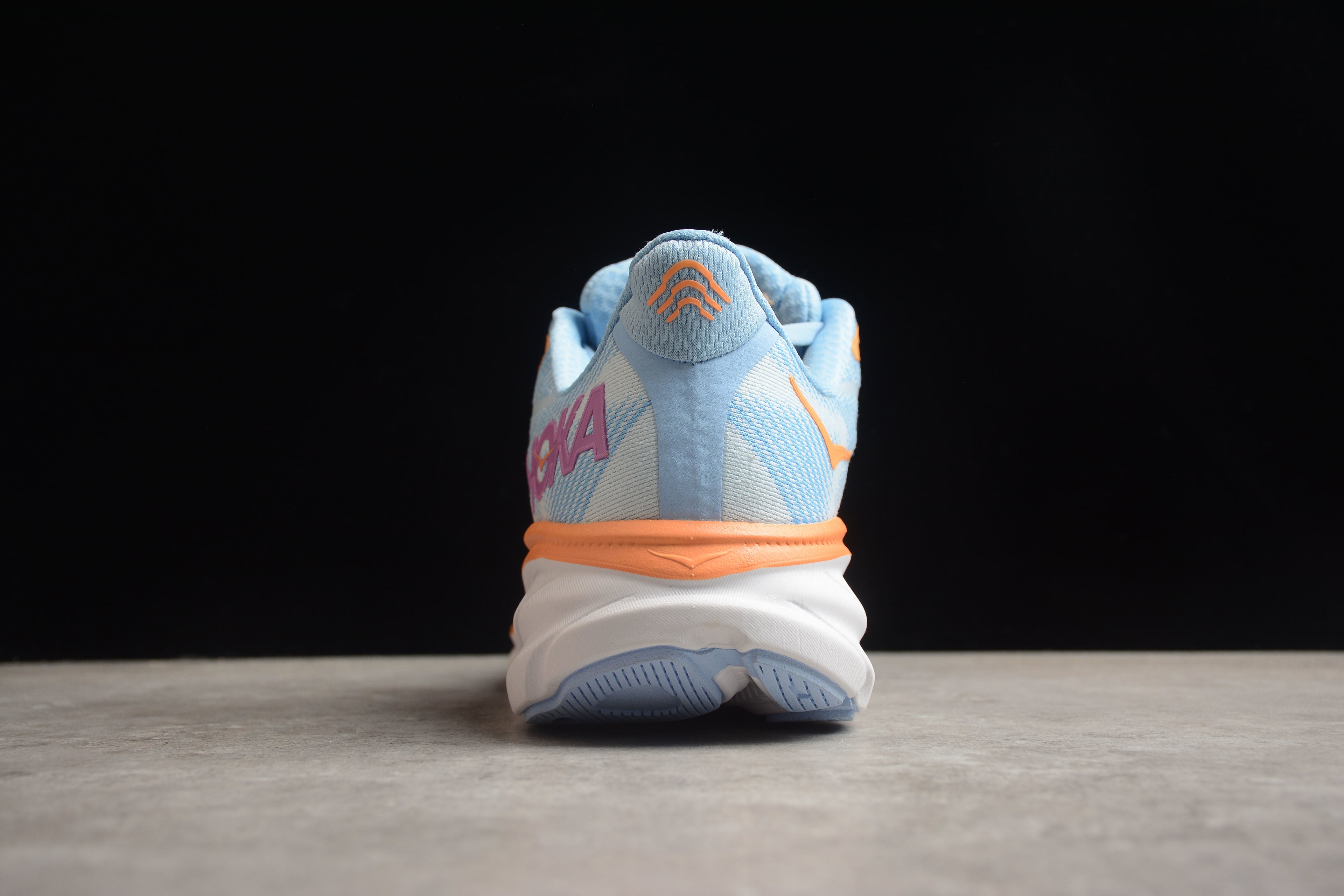 Hoka Clifton 9 – Azul Claro / Naranja