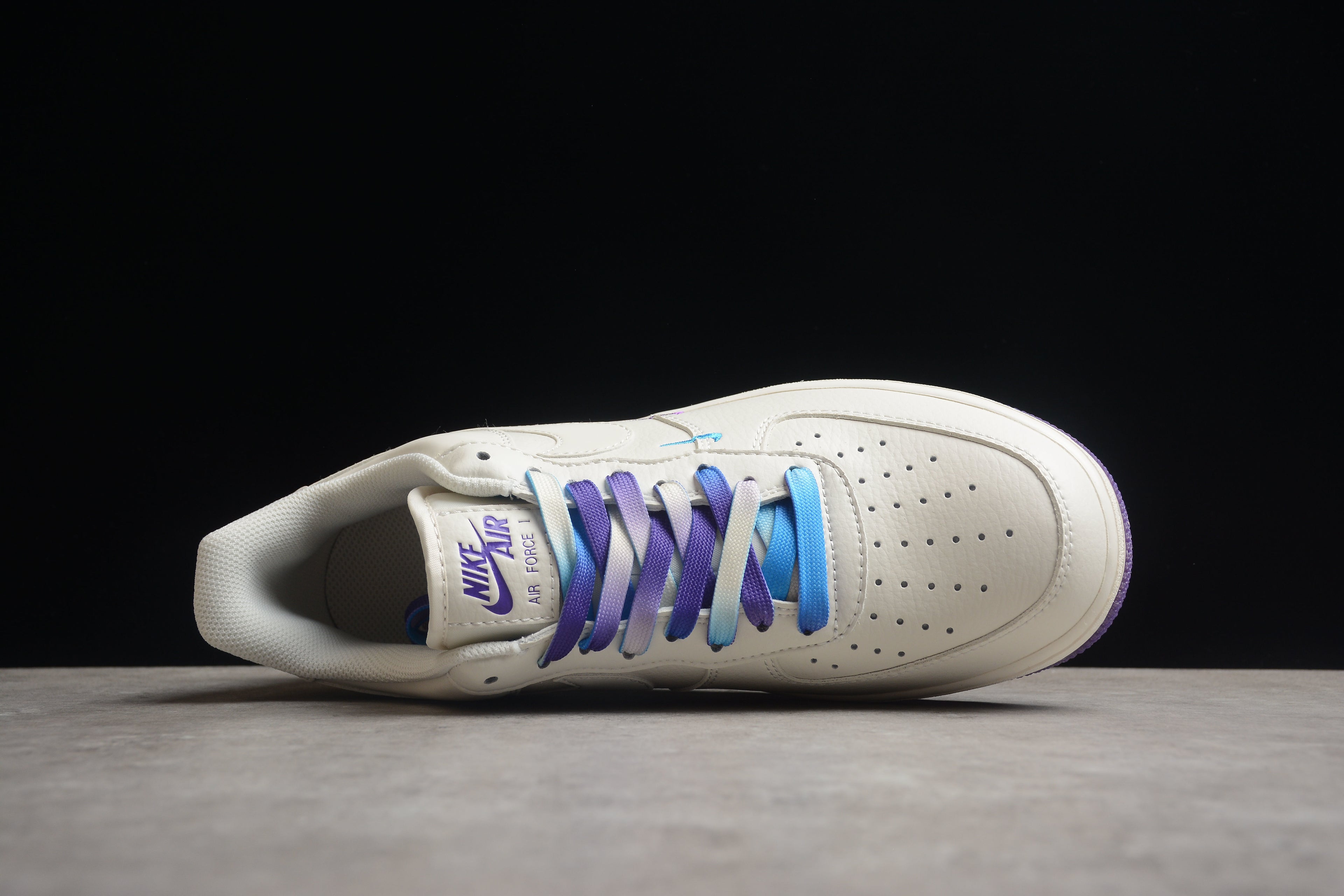 Nike Air Force 1 Low – Blanco / Lila / Azul