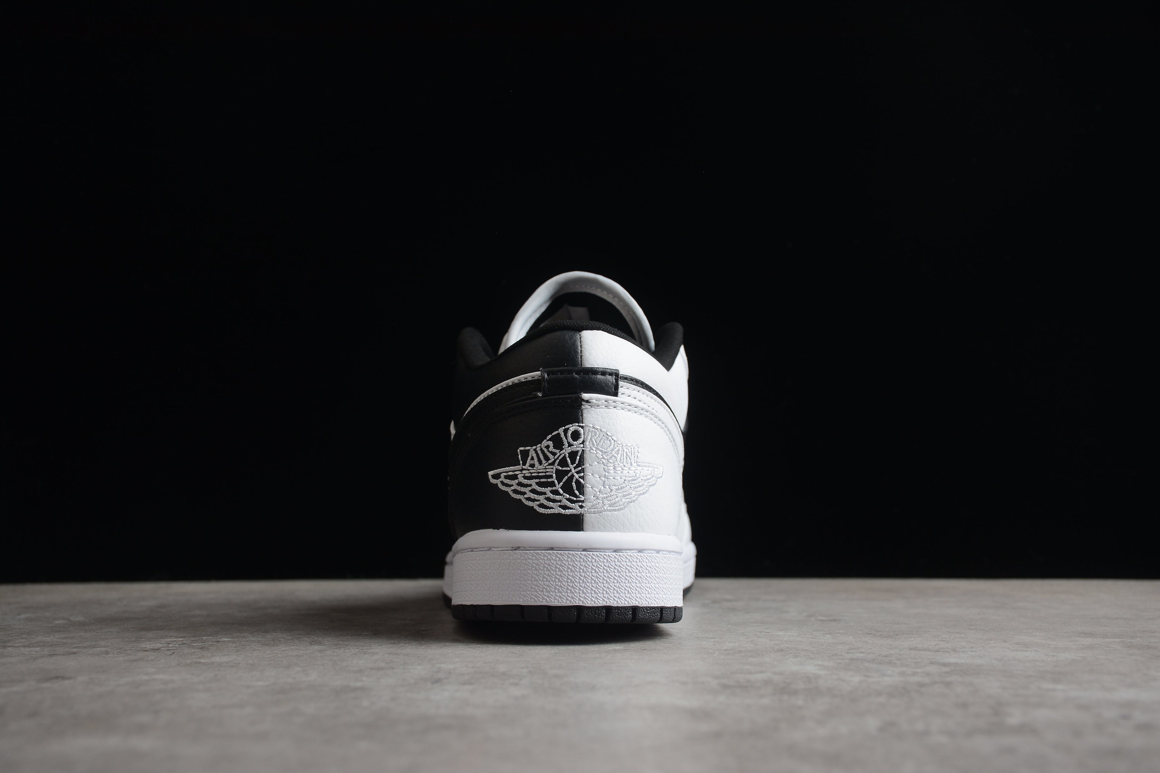Jordan 1 Low – Negro / Blanco