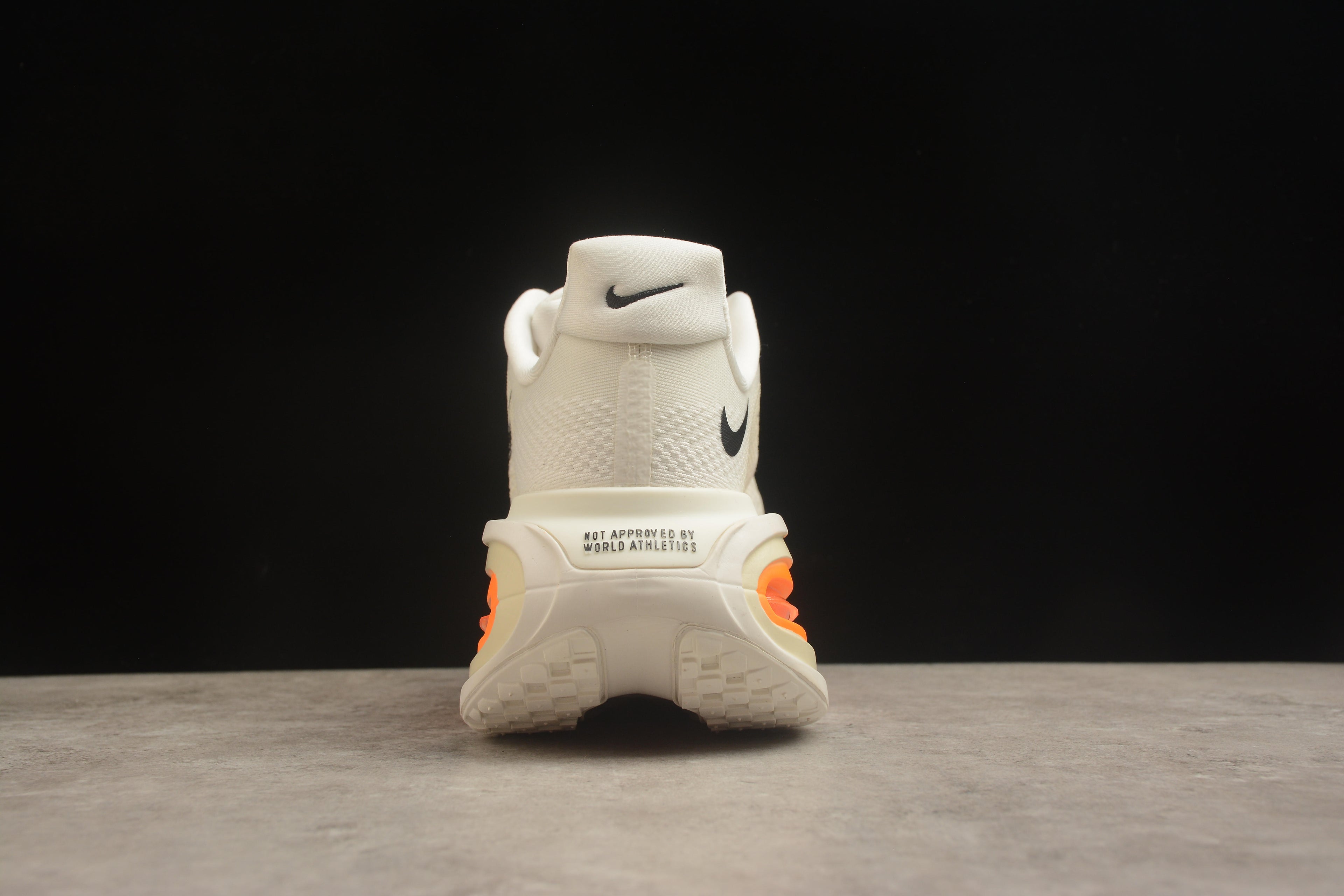 Vomero Premium – Beige / Naranja
