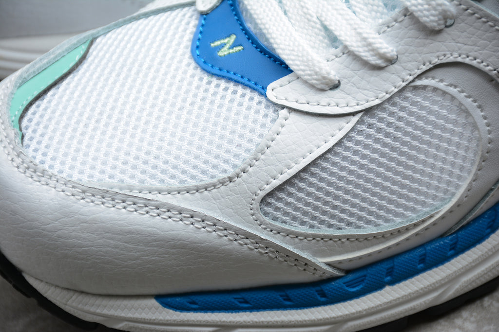 New Balance 2002R – Blanco / Azul