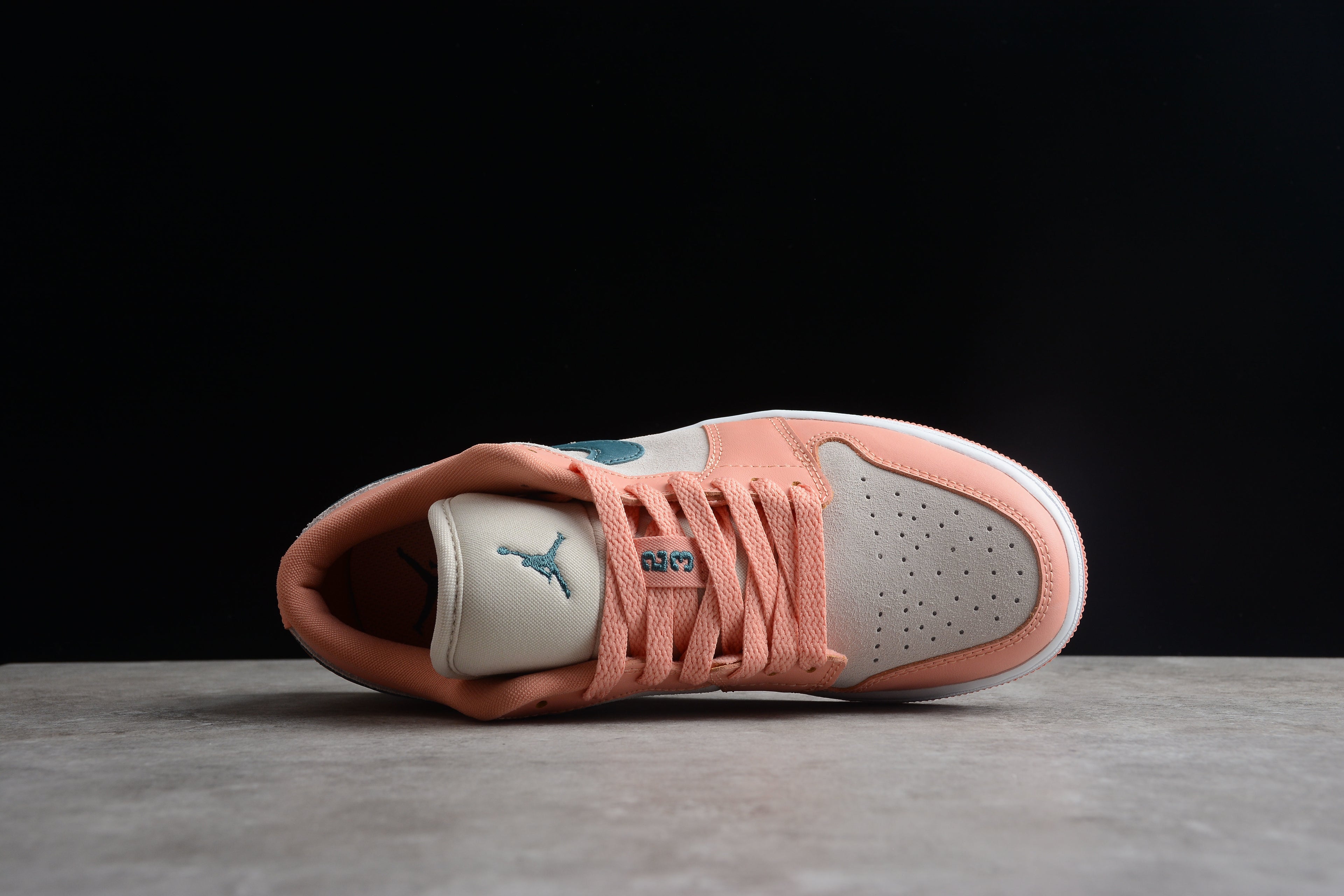 Jordan 1 Low – Rosa Claro