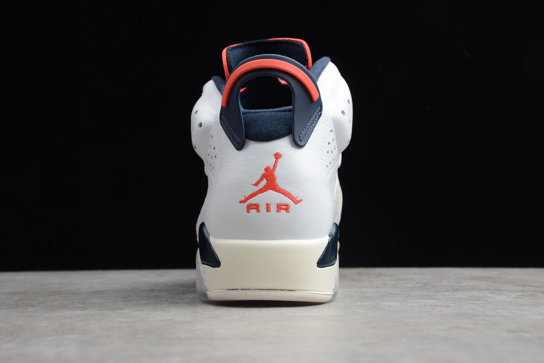Air Jordan 6 – Blanco /  Begie