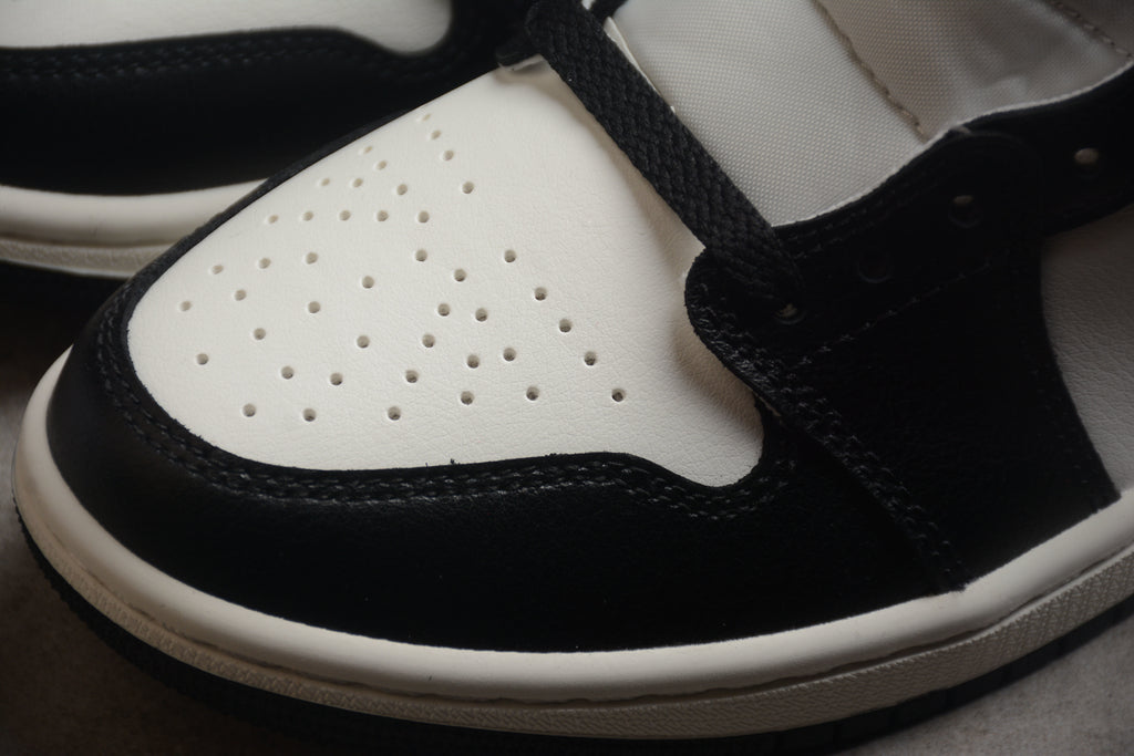 Air Jordan 1 Mid – Negro / Rojo / Blanco