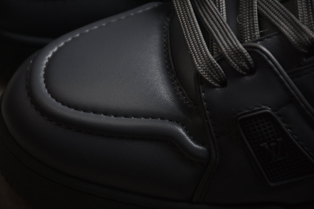 Louis Vuitton Trainer Low – Negro