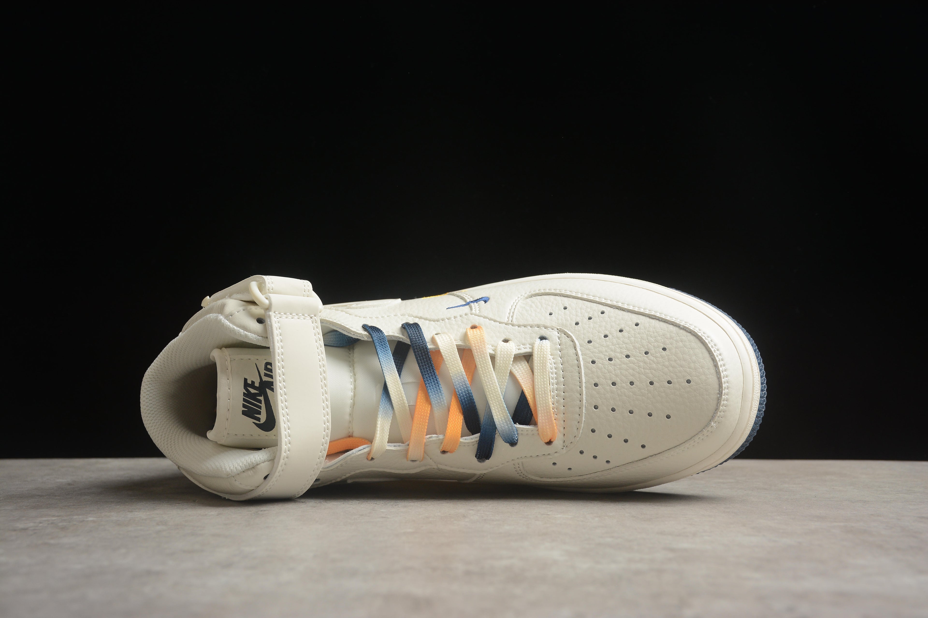 Air Force 1 High – Blanco / Azul / Amarillo