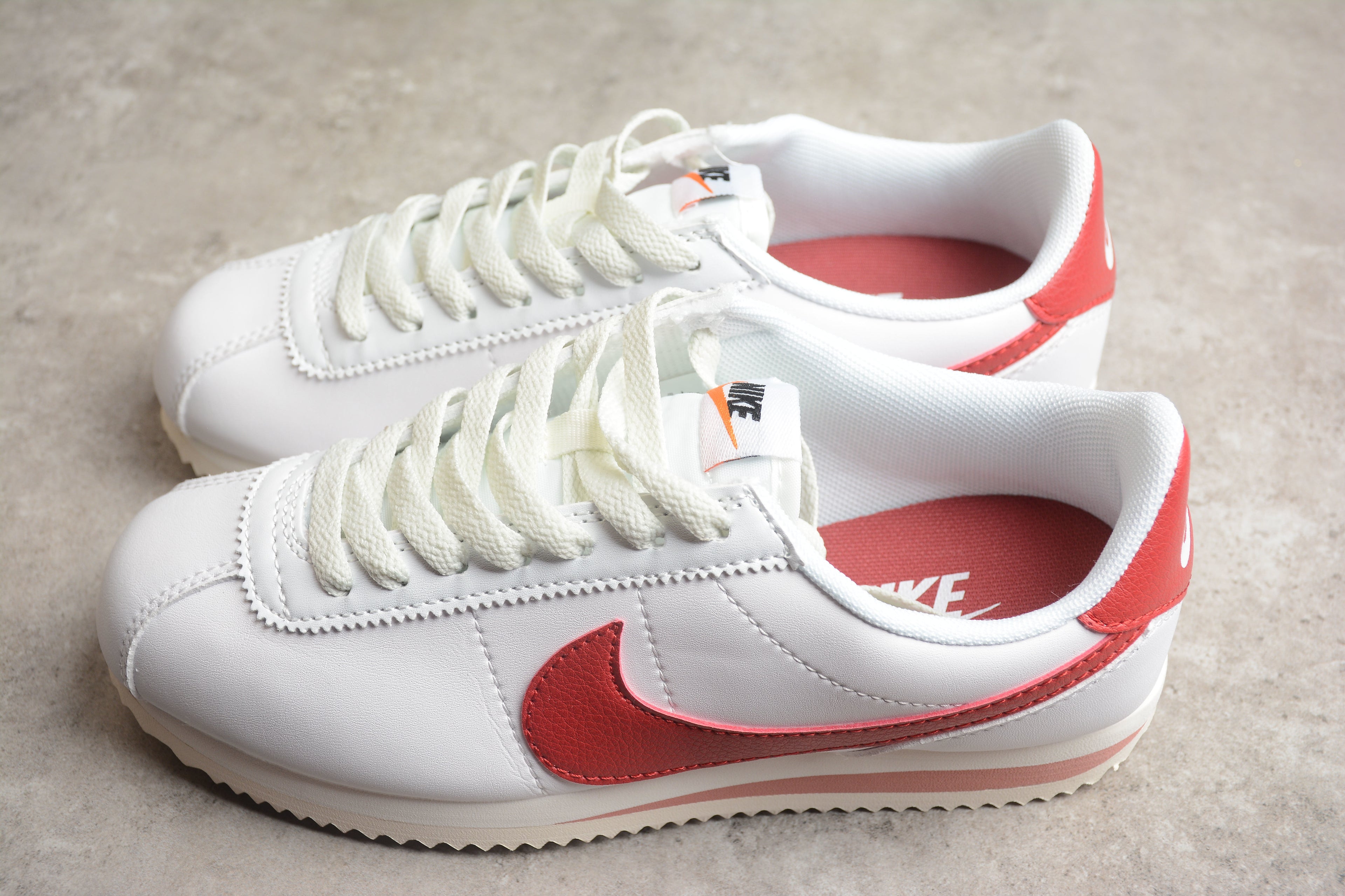 Cortez – Blanco / Rojo