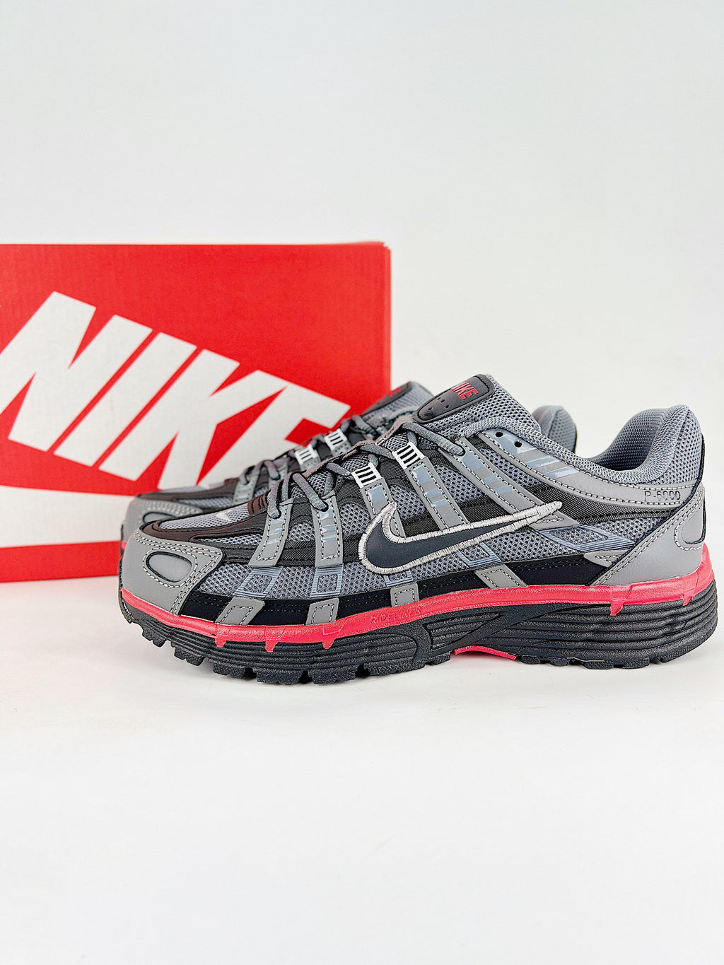 P-6000 – Gris / Negro / Rojo