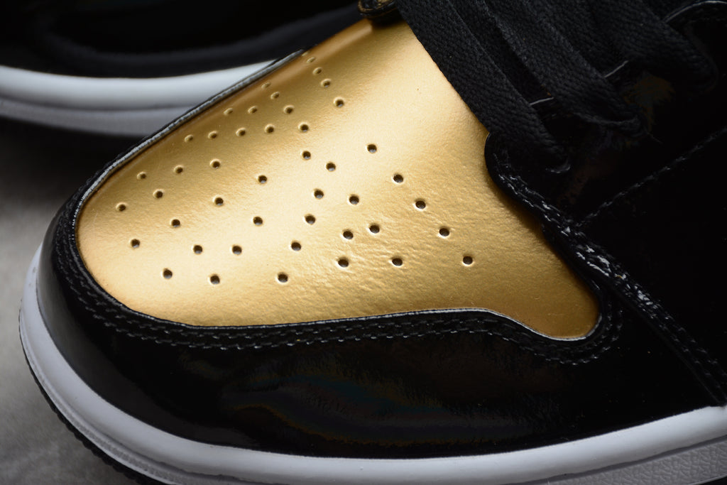 Jordan 1 Low – Negro / Dorado