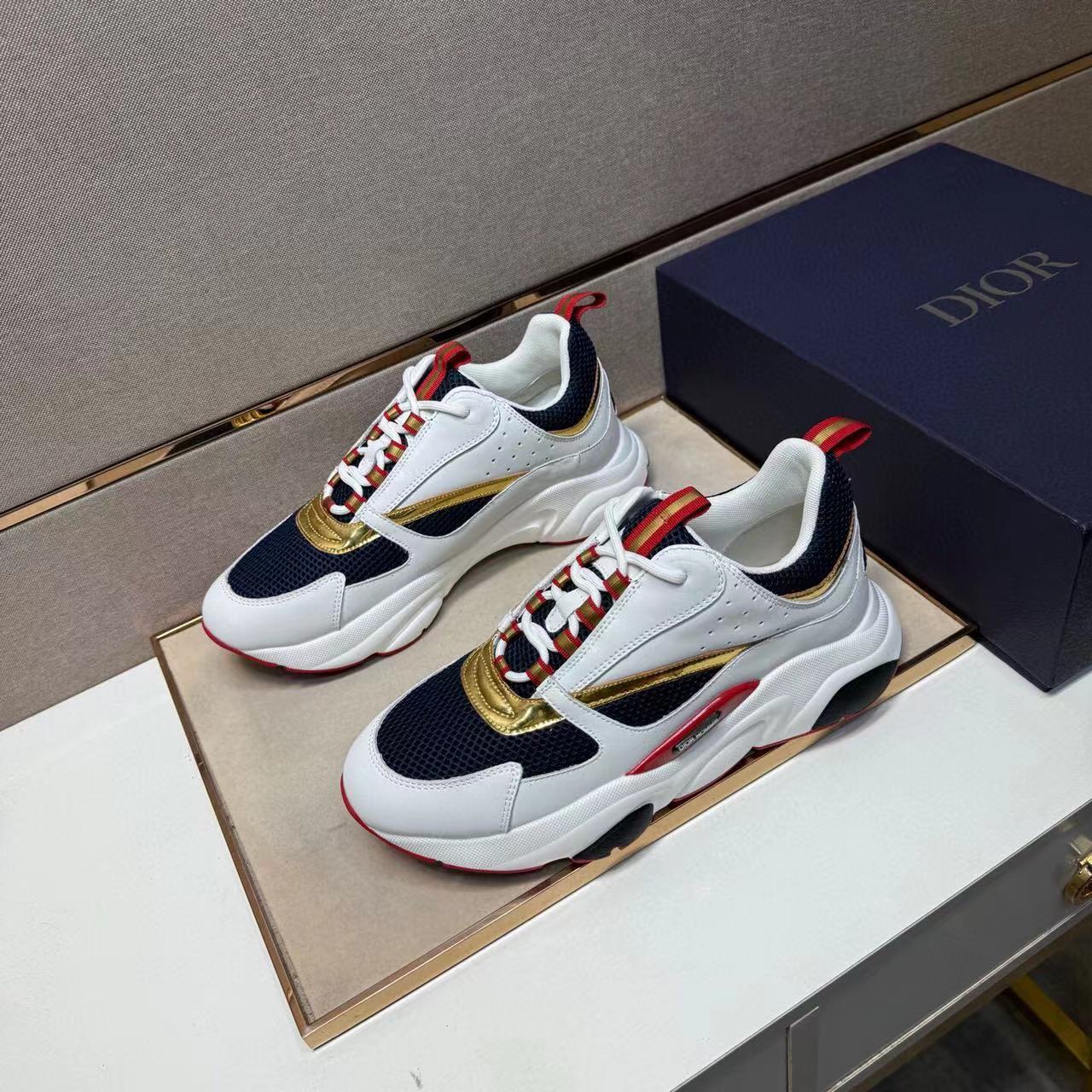 Dior B22 – Blanco / Rojo / Dorado