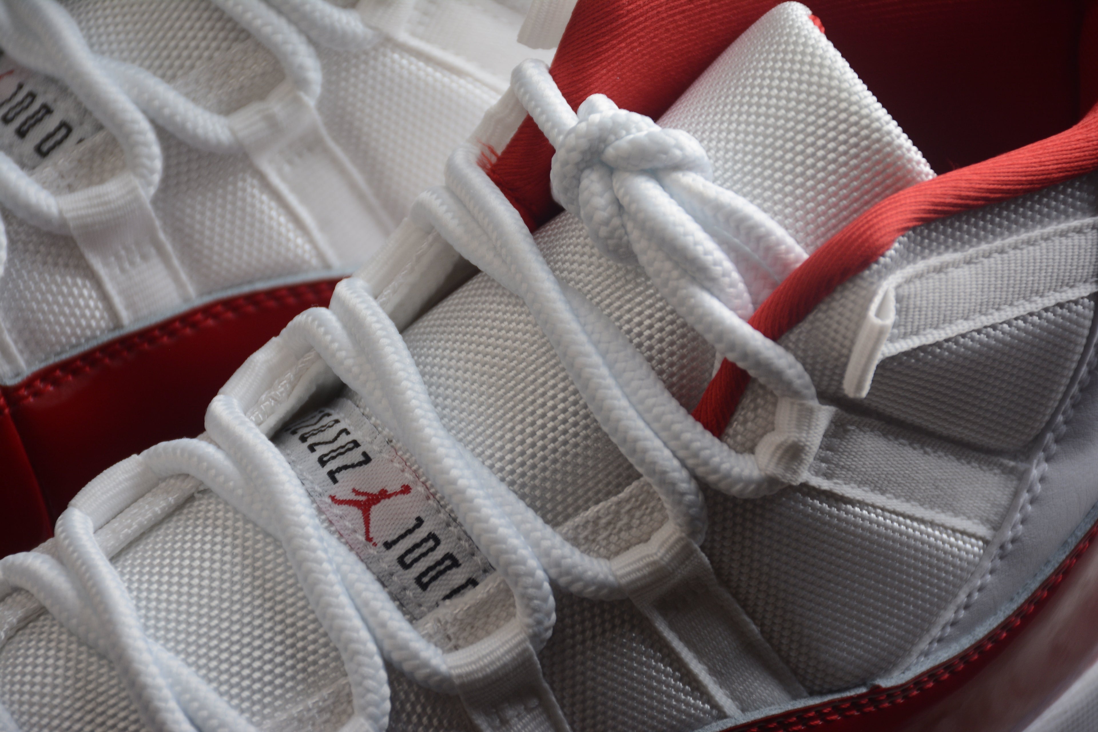 Air Jordan 11 – Rojo / Blanco